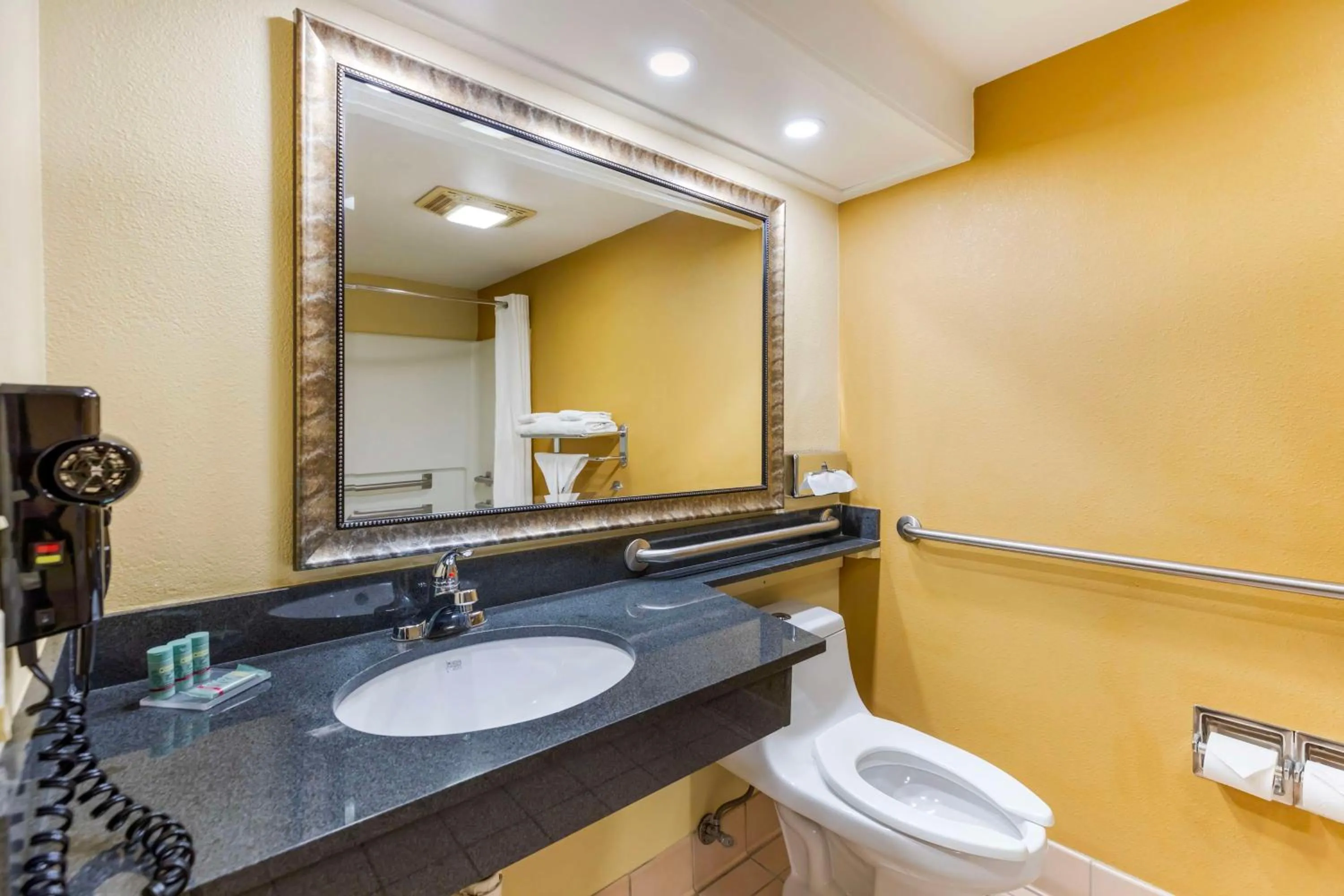 Bathroom in Best Western Kiva Inn