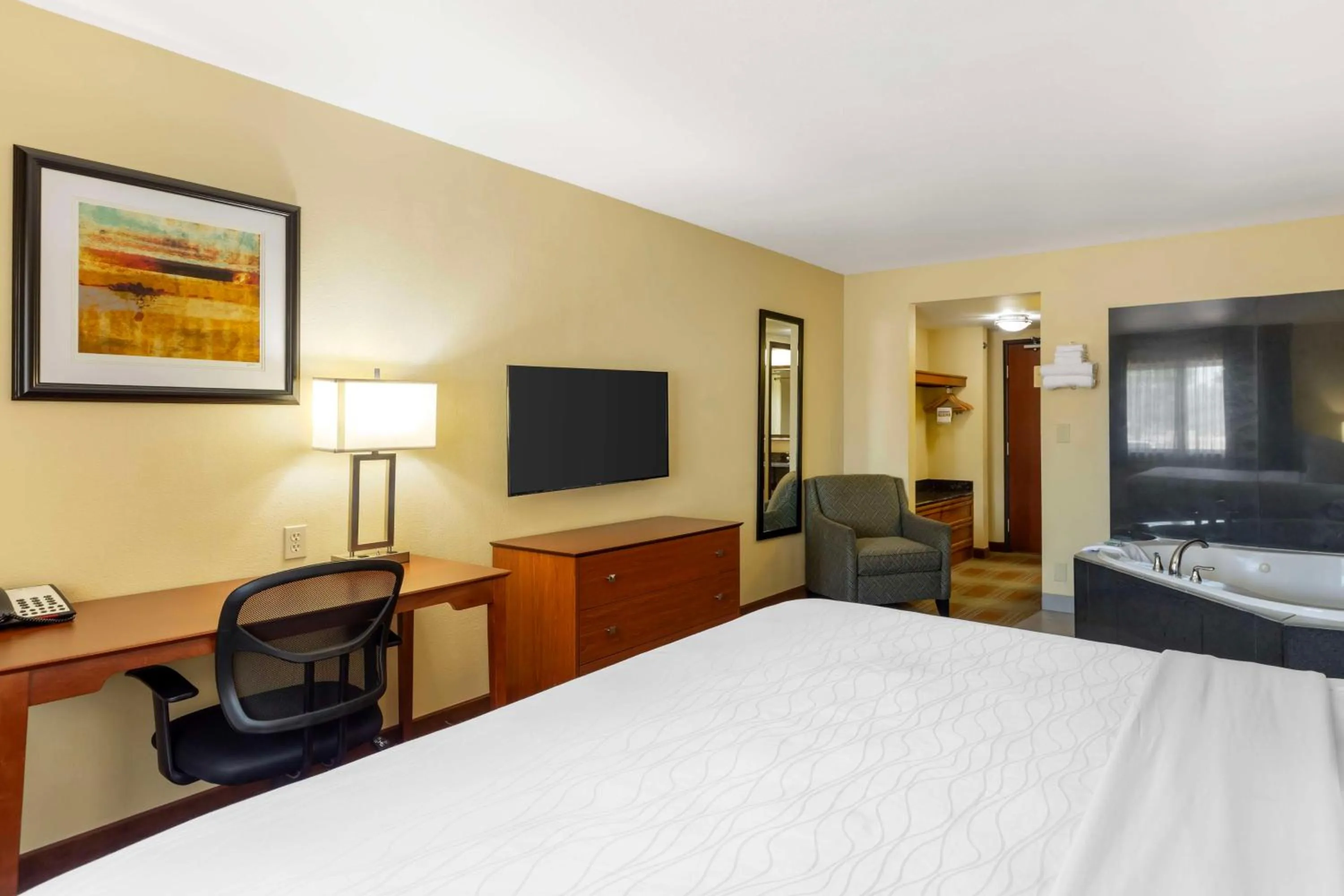 Bedroom, Bed in Best Western Kiva Inn