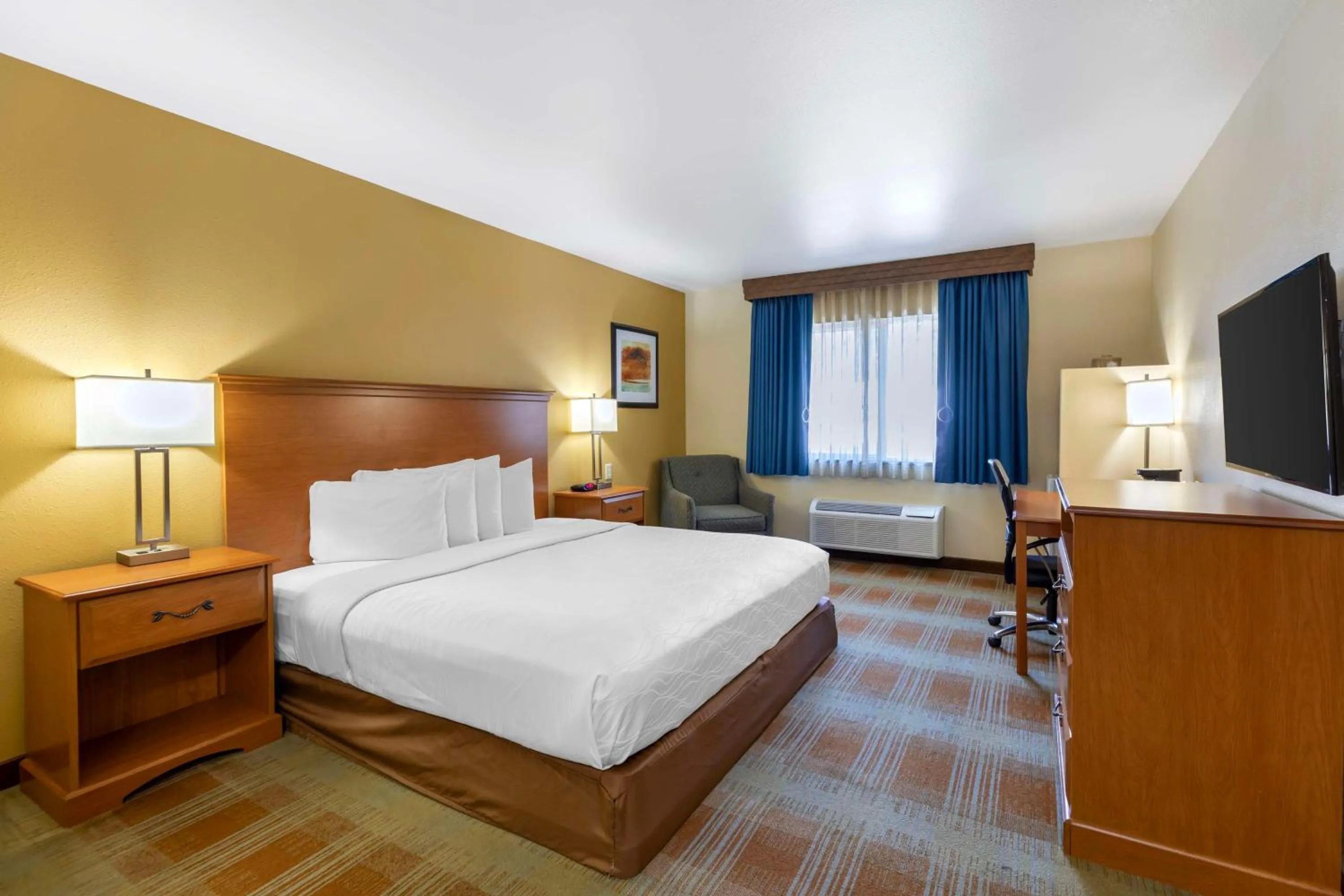 Bedroom, Bed in Best Western Kiva Inn