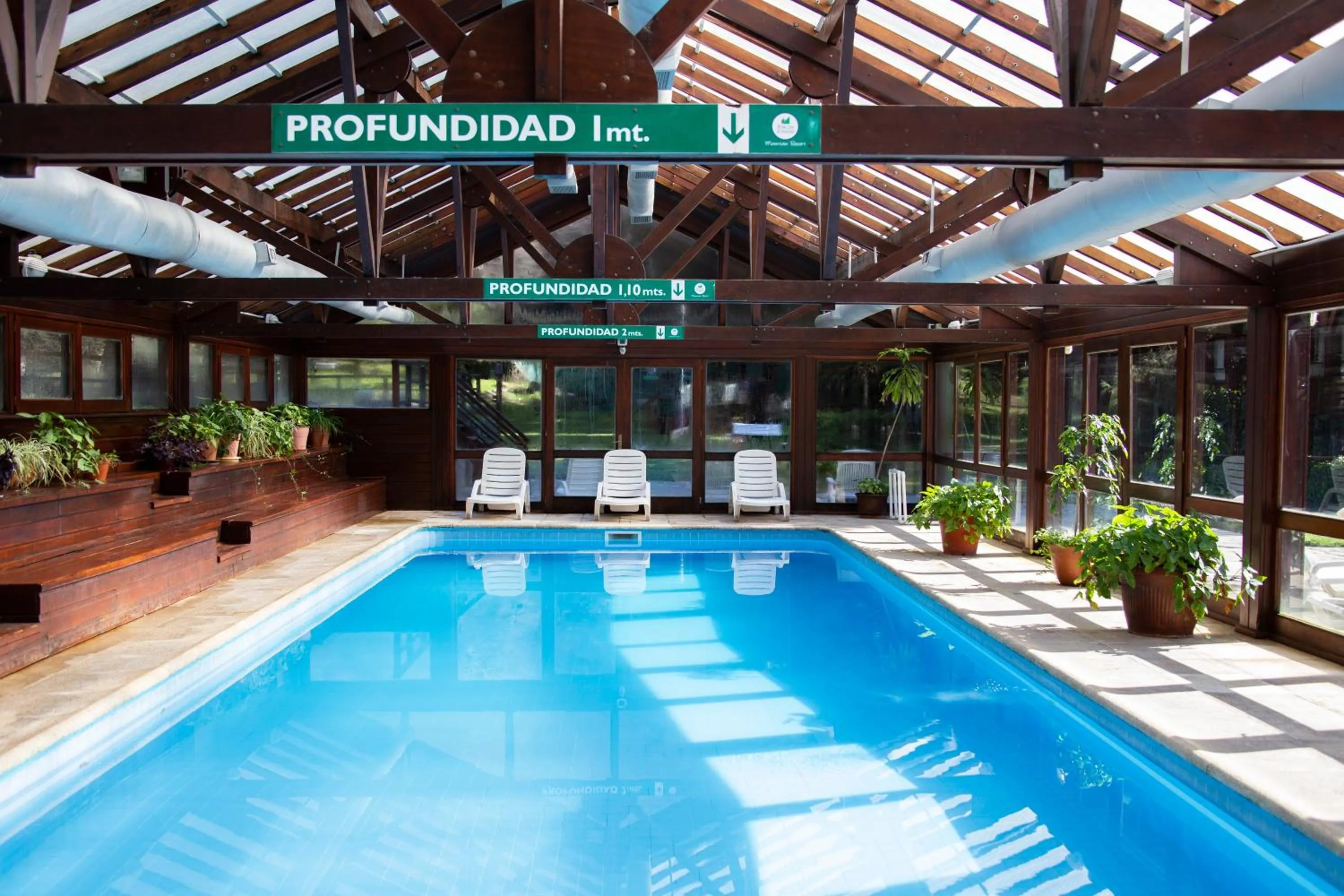 Swimming pool in Rincón de los Andes Resort