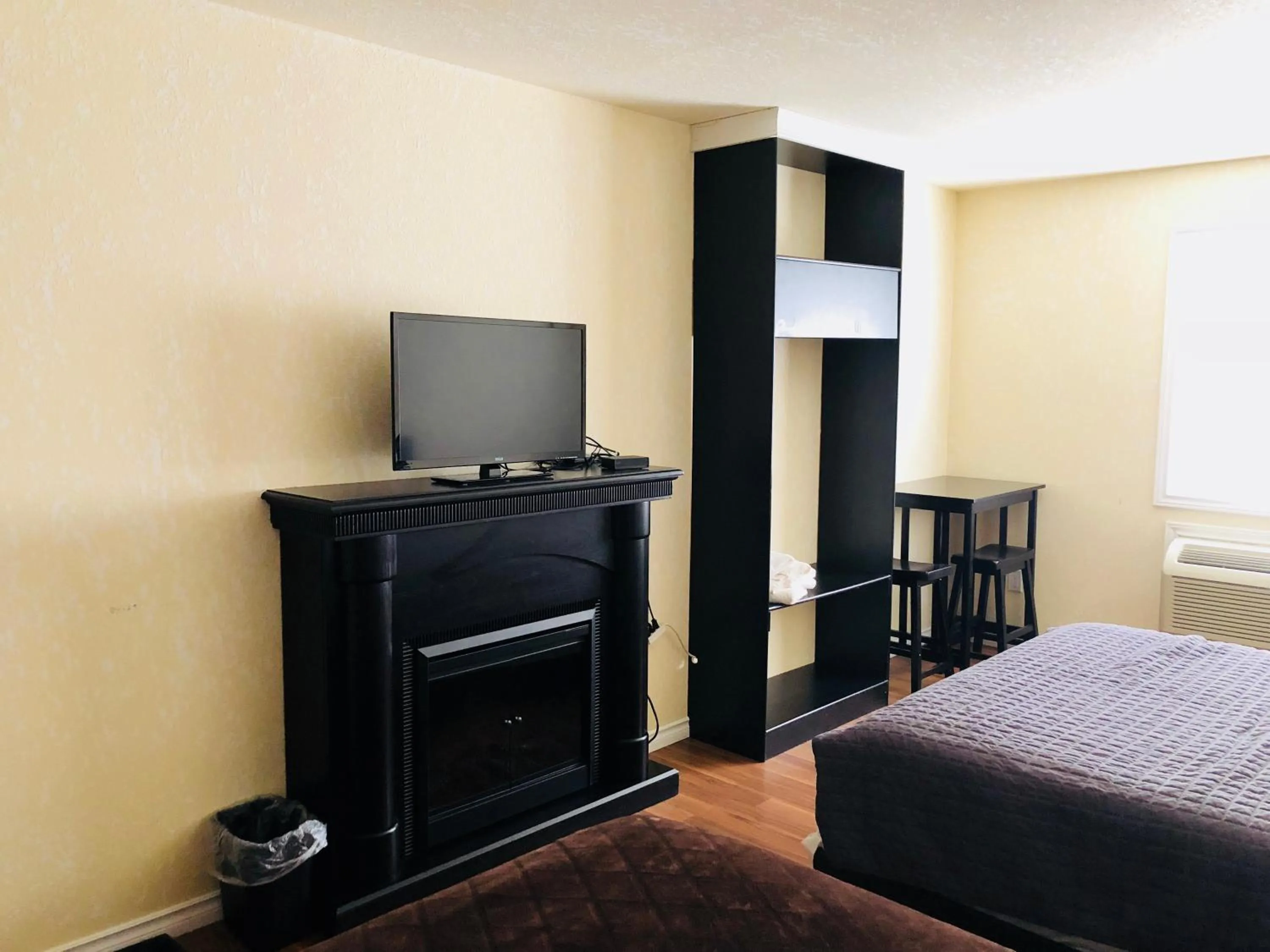 Other, Bed in Langham Motel