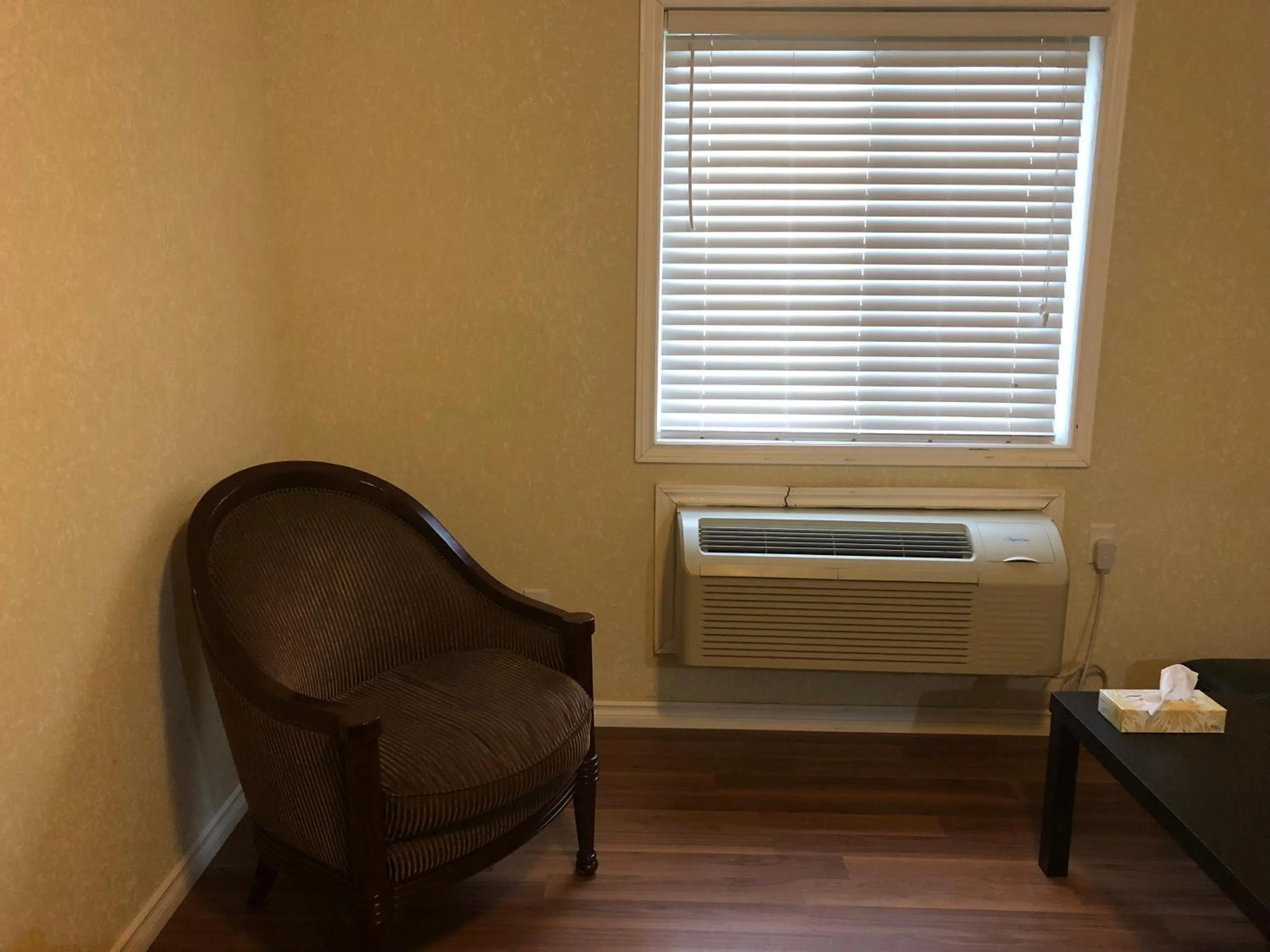 Seating area in Langham Motel