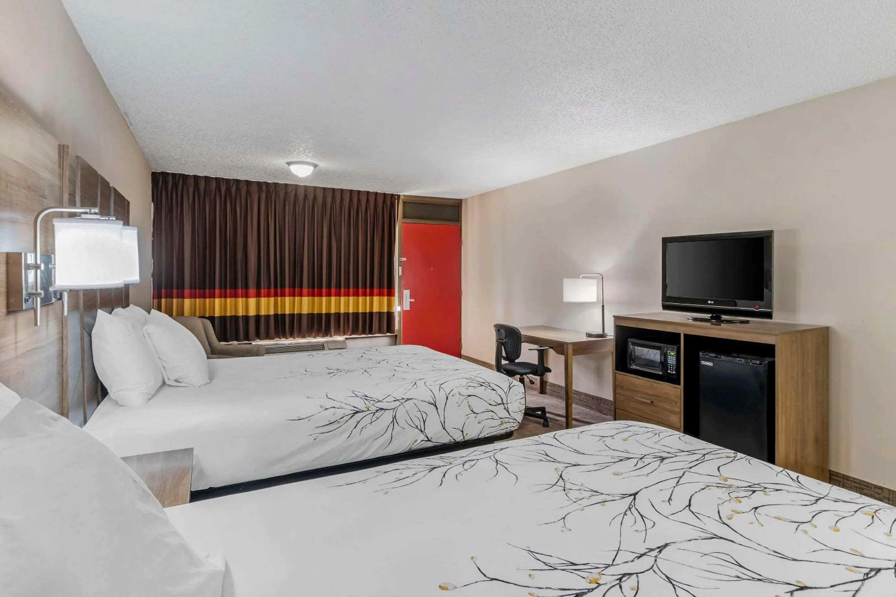 Bedroom in Rodeway Inn