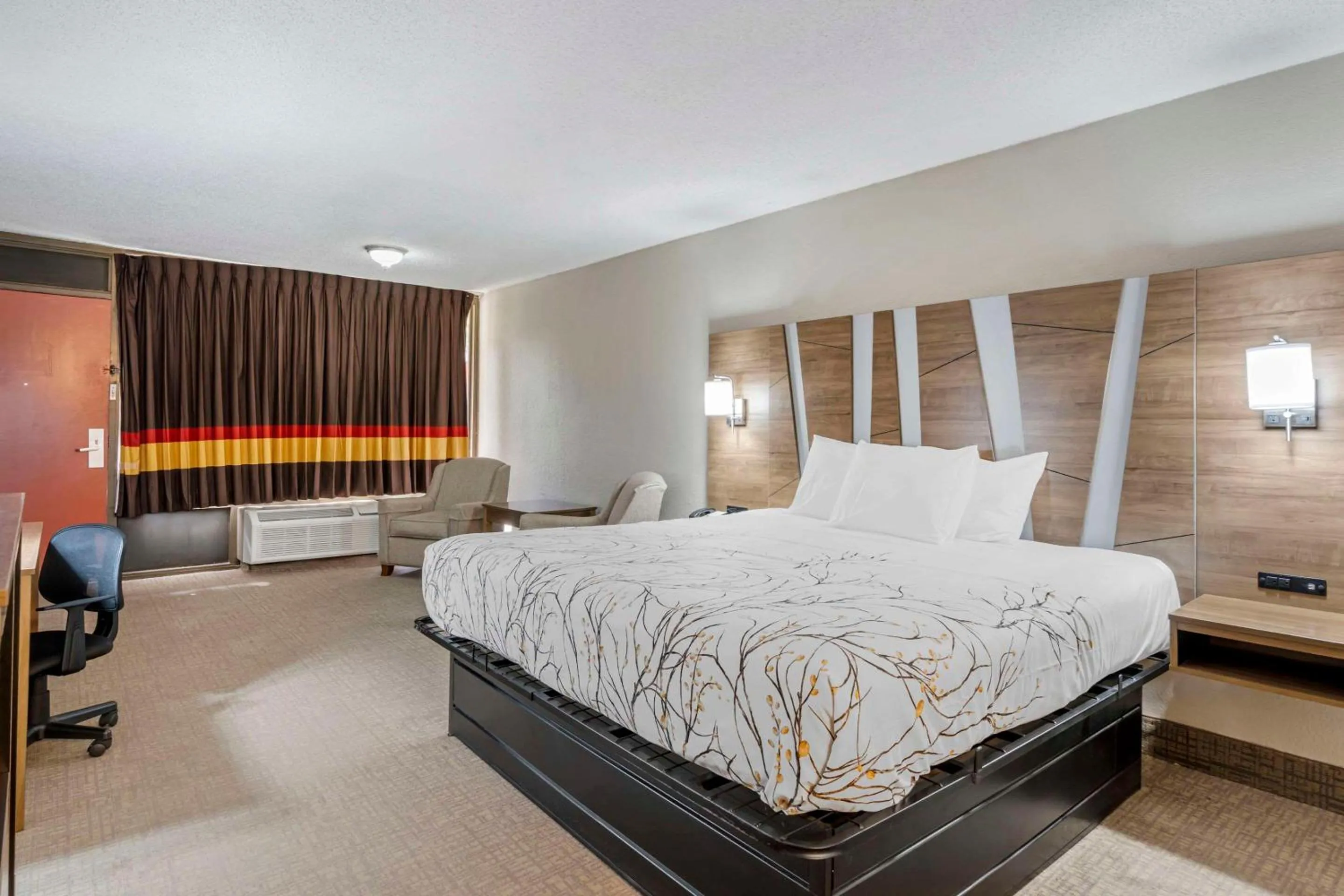 Bedroom in Rodeway Inn