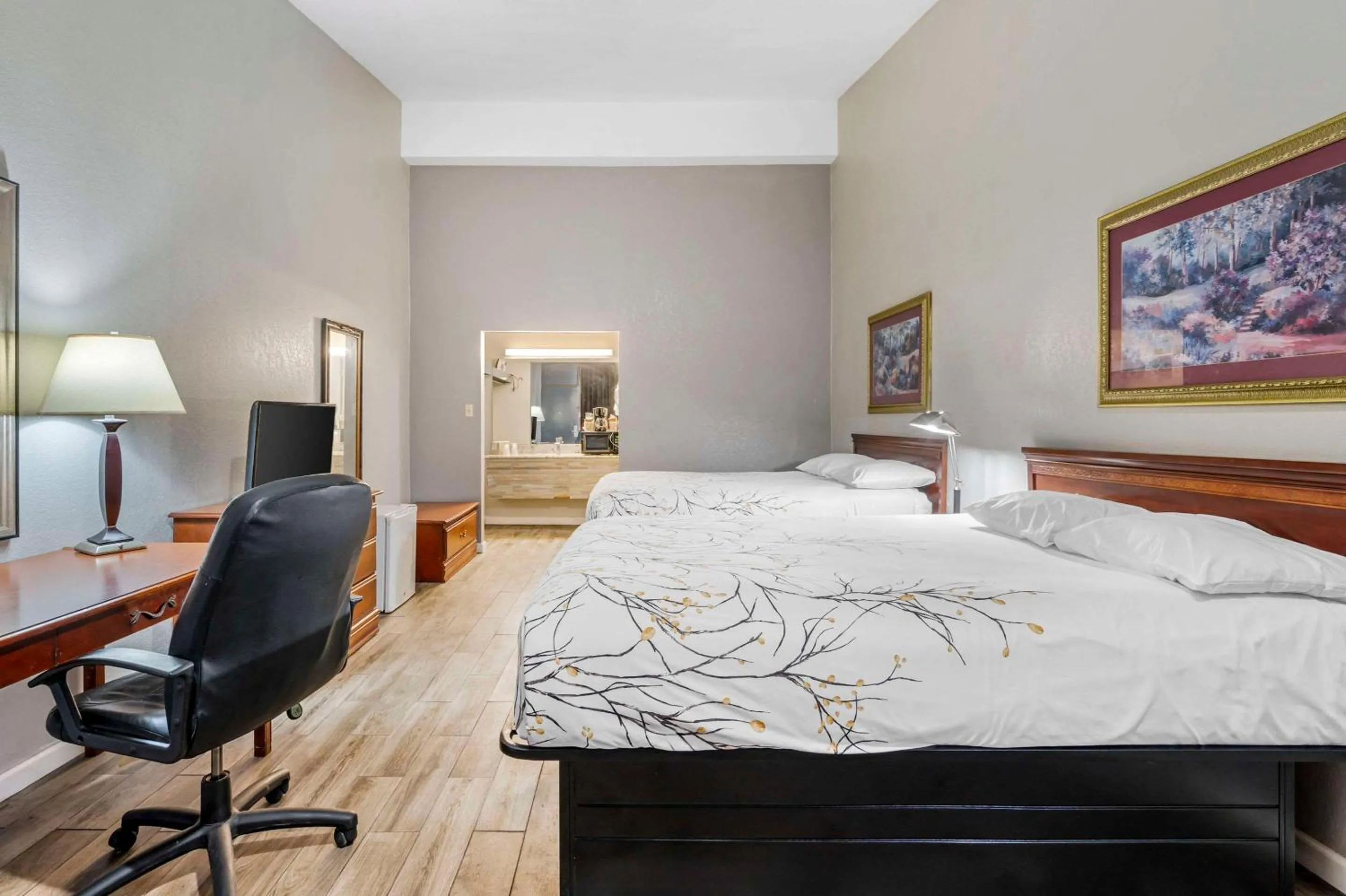 Bedroom in Rodeway Inn