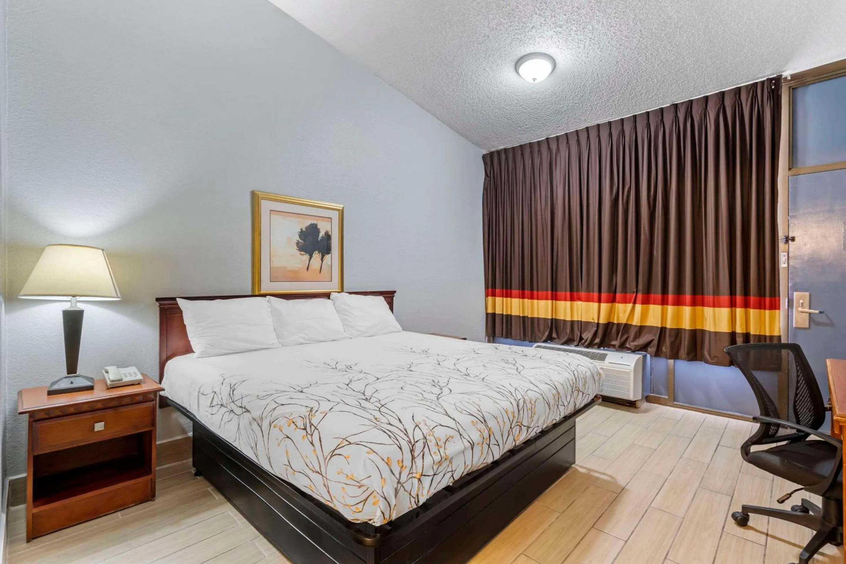 Bedroom in Rodeway Inn