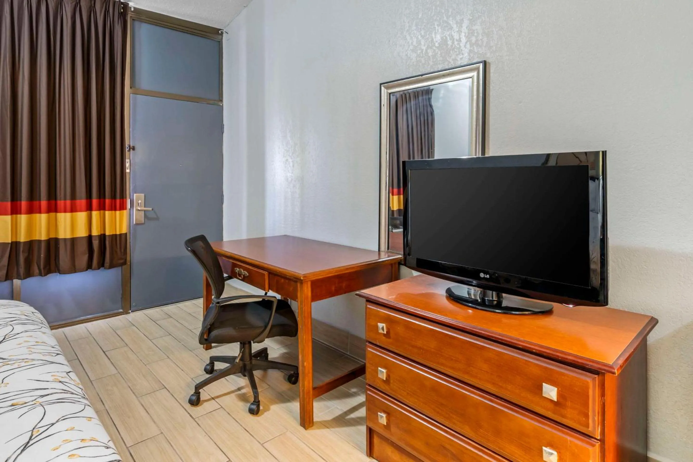 Bedroom in Rodeway Inn