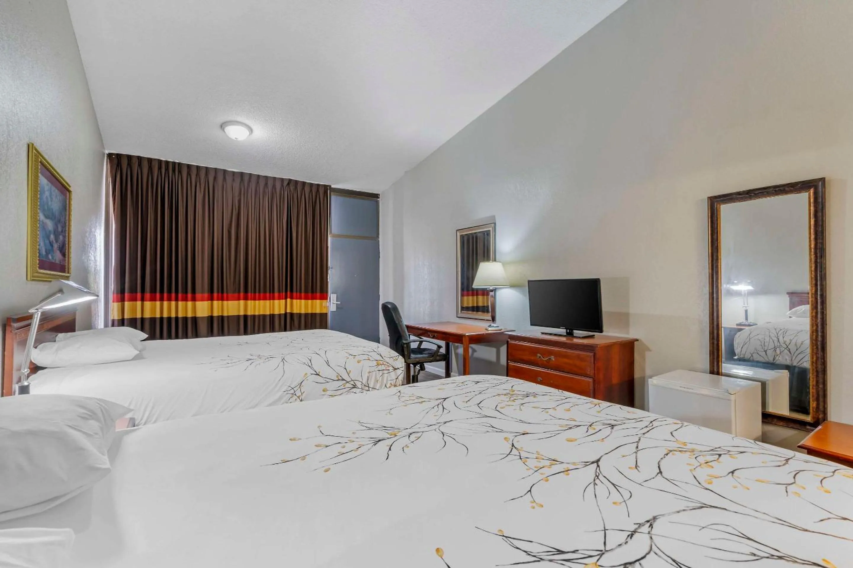Bedroom in Rodeway Inn