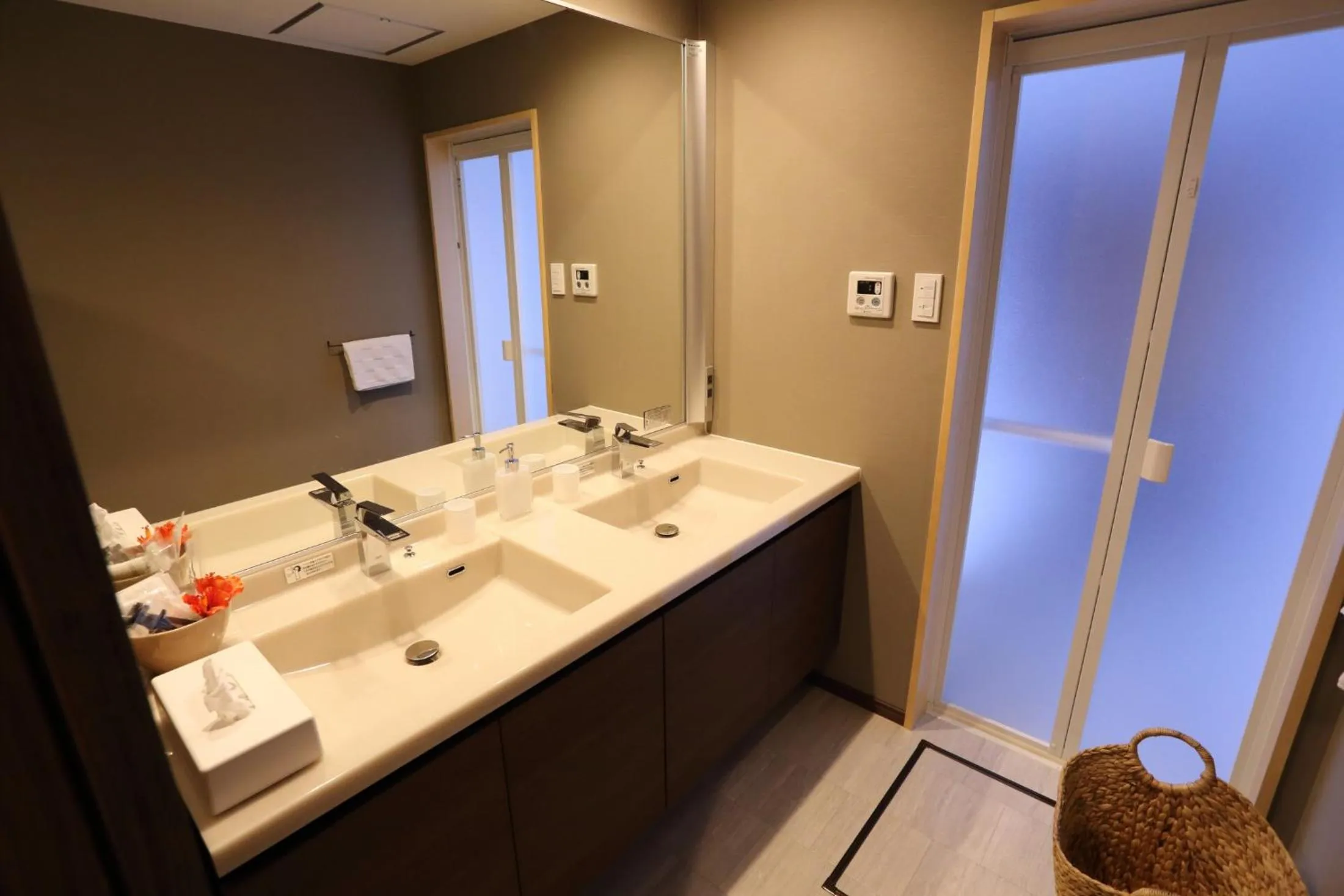 Bathroom in Tabinoteitaku Okinawa Nakijin HOMANN CONCEPT