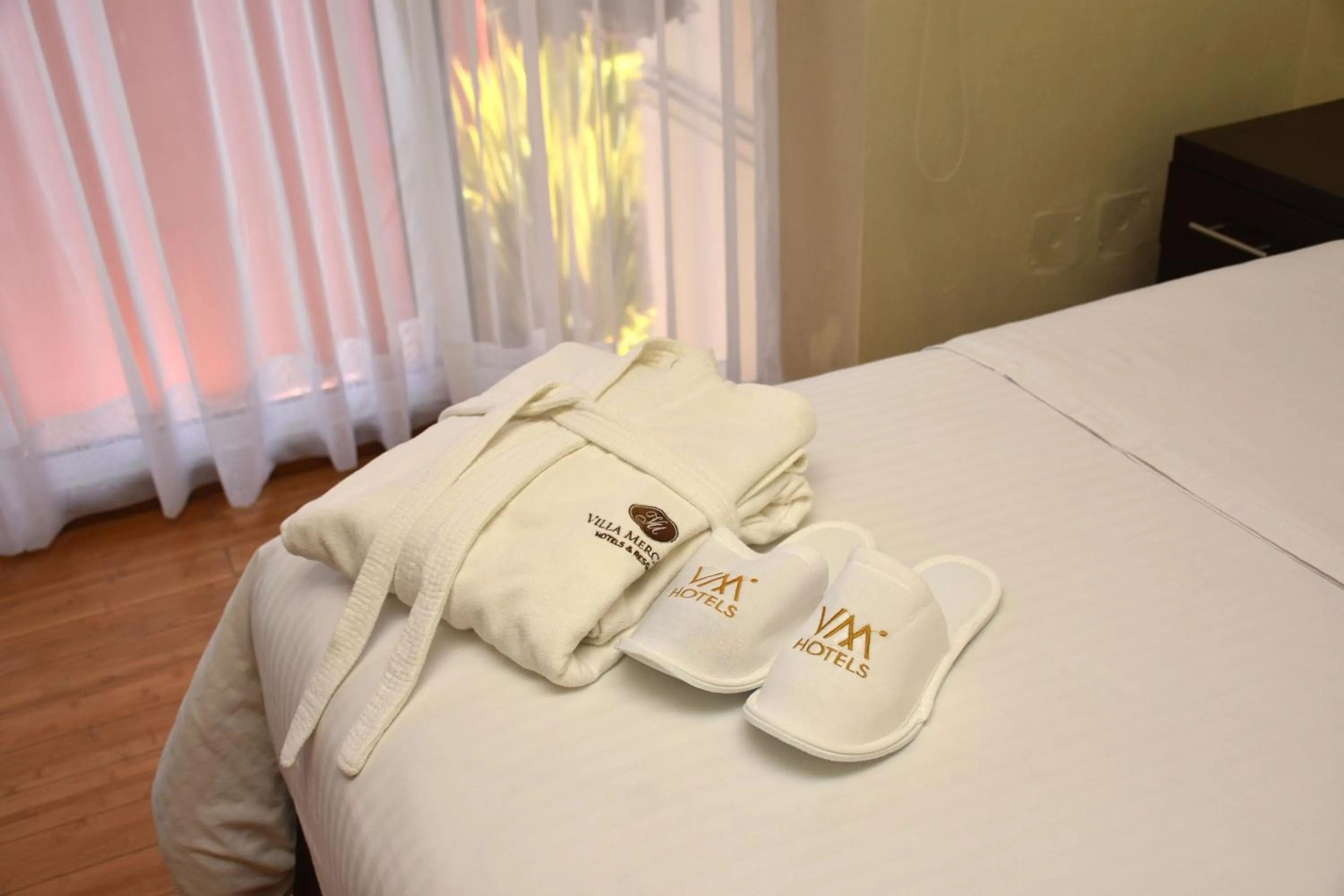 Bathroom, Bed in Hotel Villa Mercedes San Cristobal