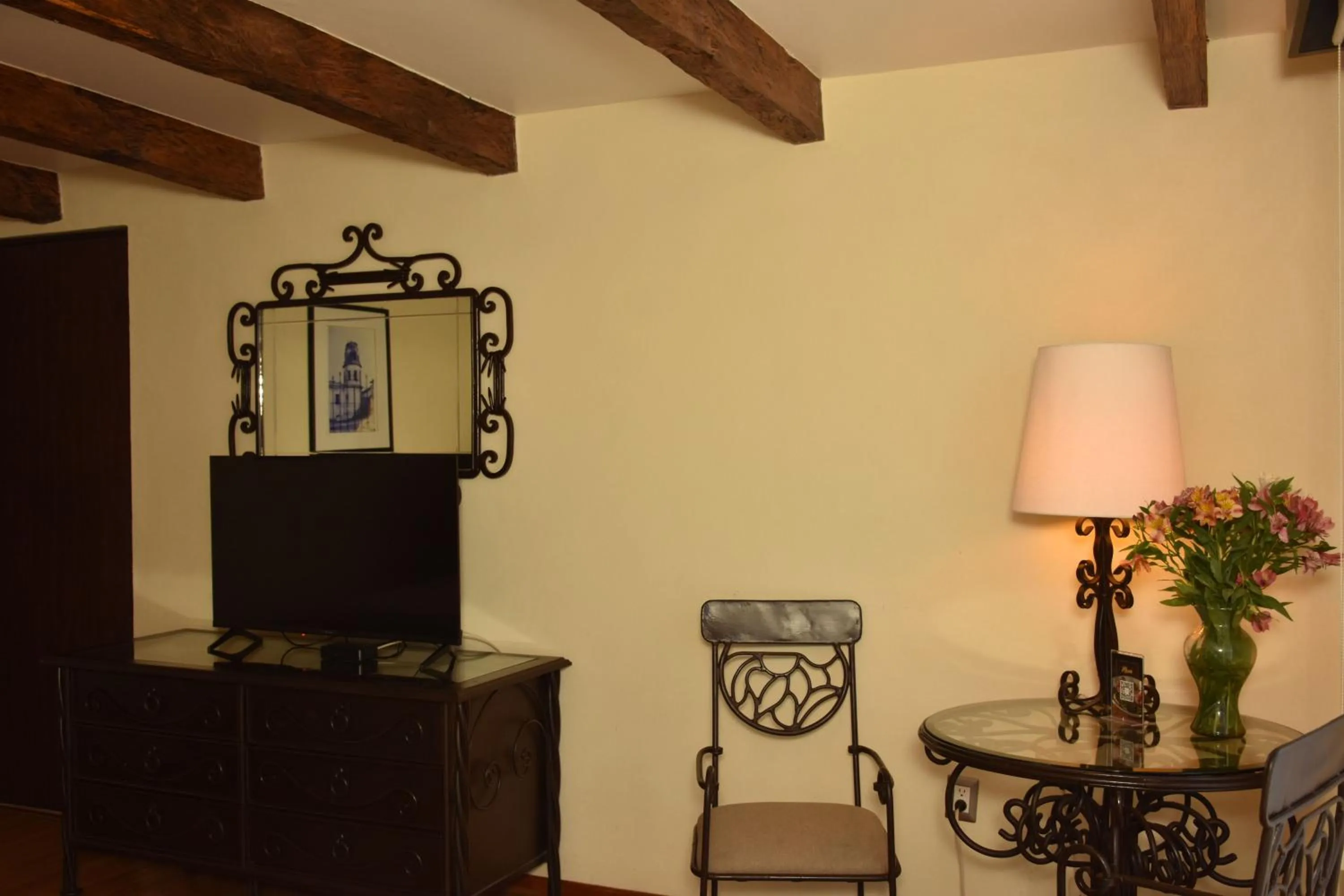 Seating area in Hotel Villa Mercedes San Cristobal