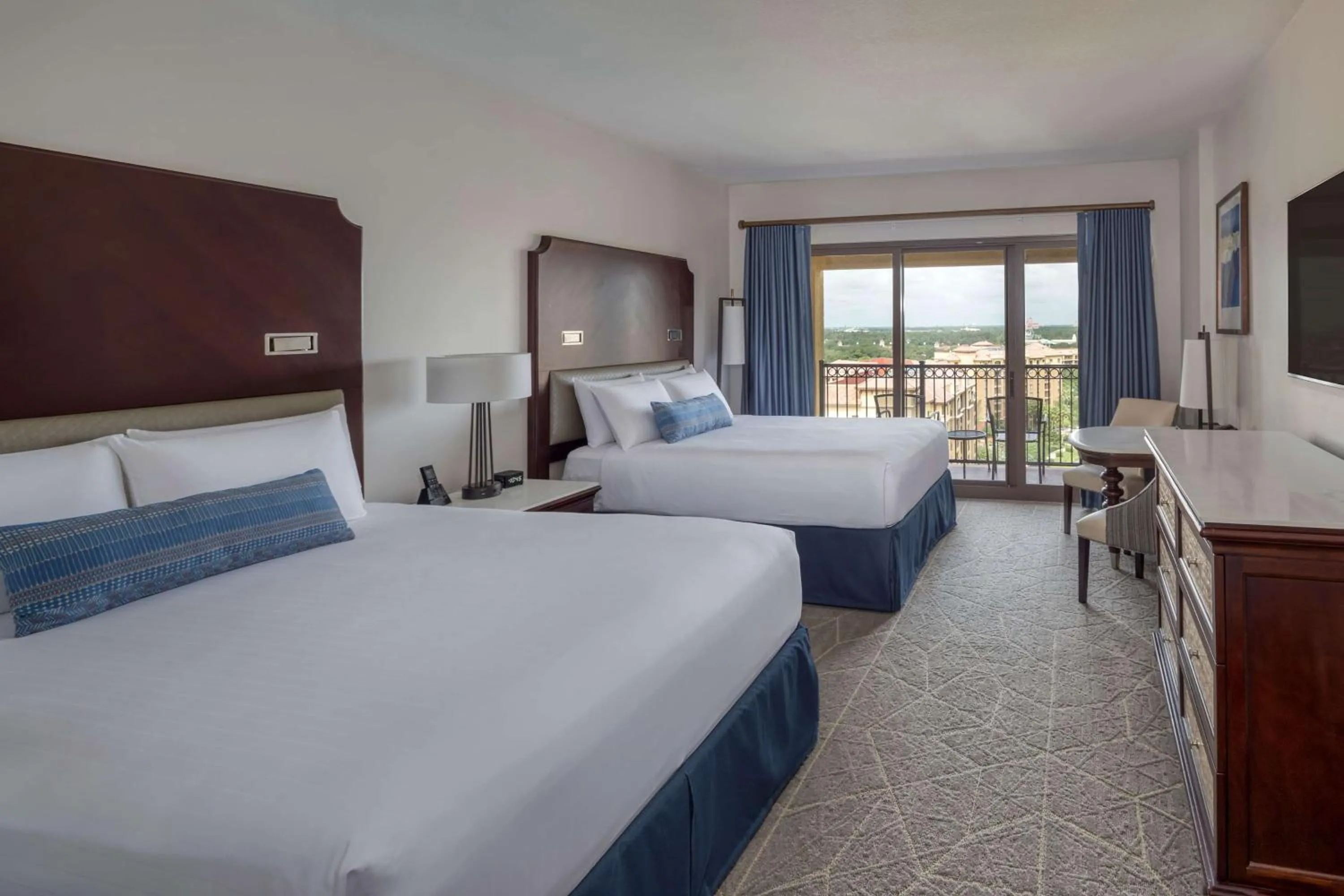 Photo of the whole room, Bed in Wyndham Grand Orlando Resort Bonnet Creek
