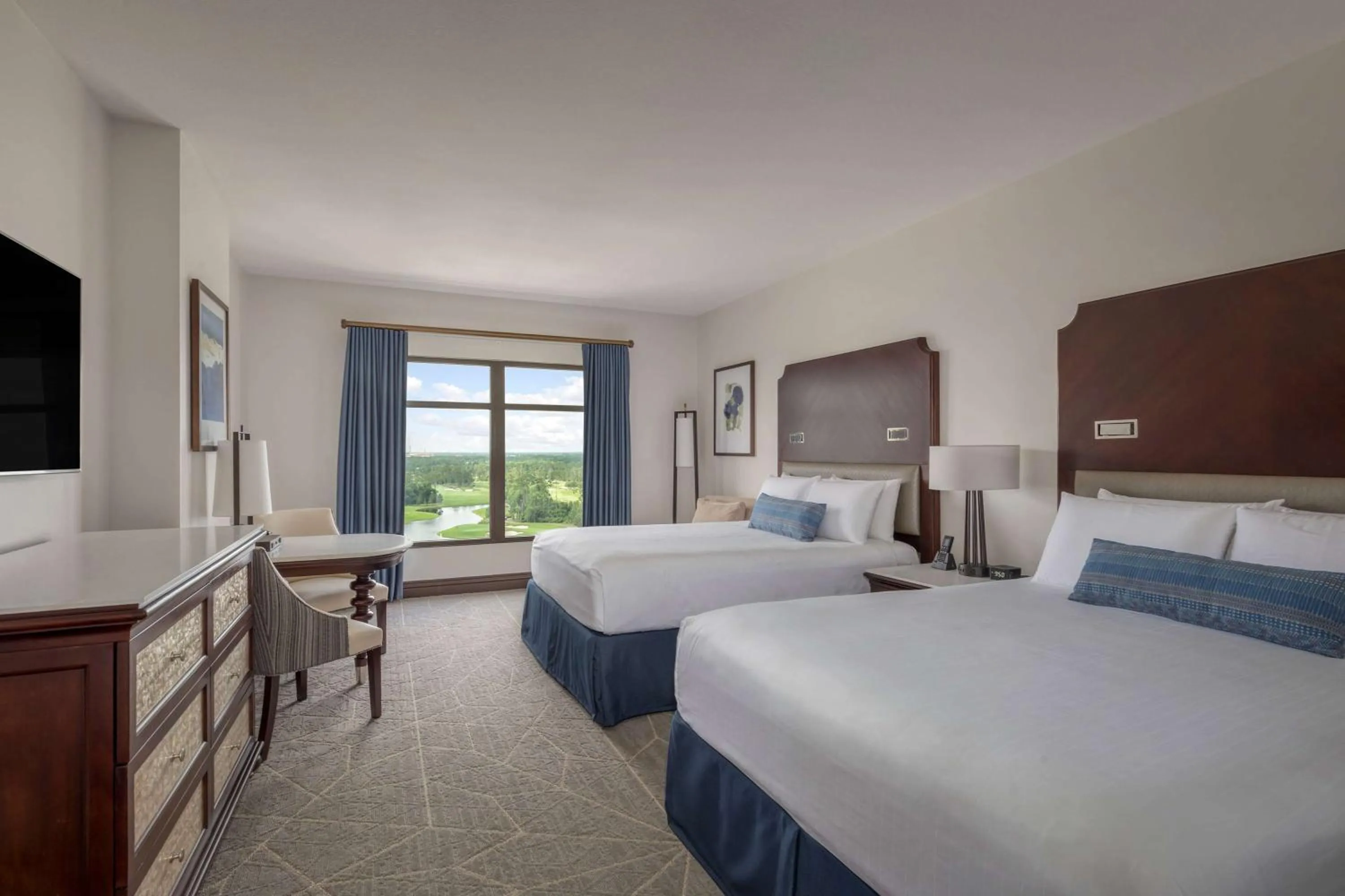 Photo of the whole room, Bed in Wyndham Grand Orlando Resort Bonnet Creek