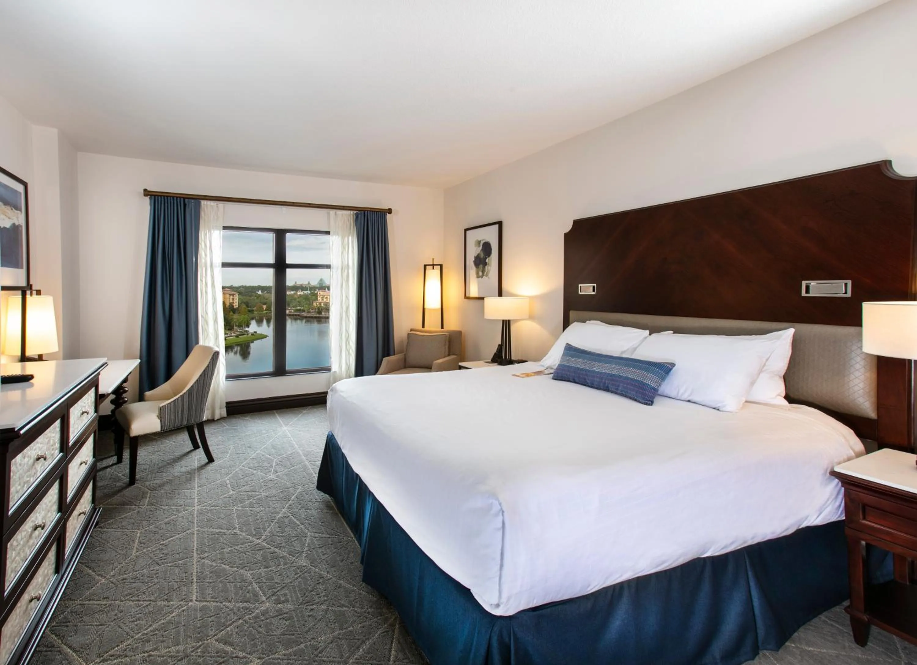 Bed in Wyndham Grand Orlando Resort Bonnet Creek