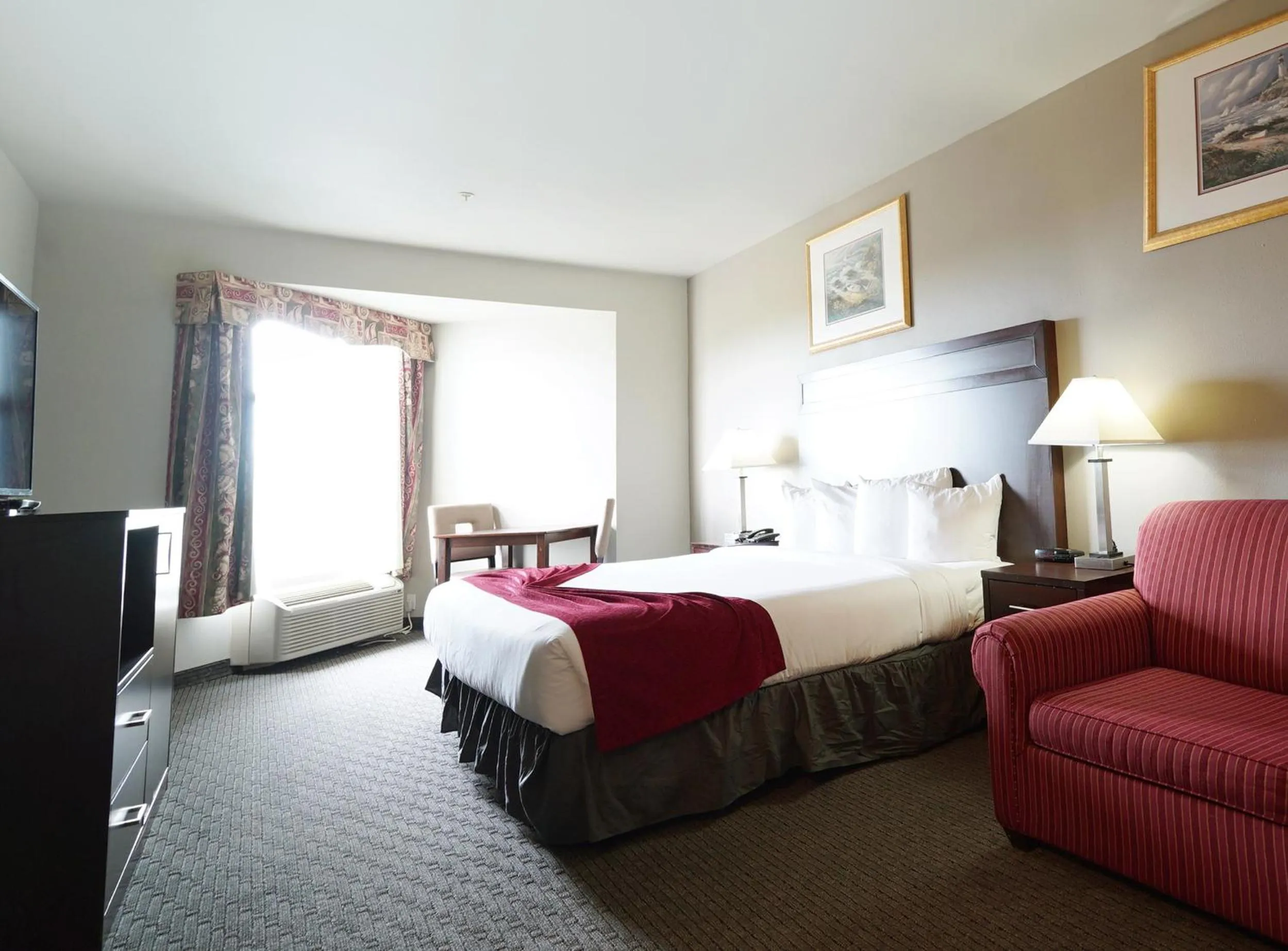 Bed in BayVue Hotel, Resort & Suites