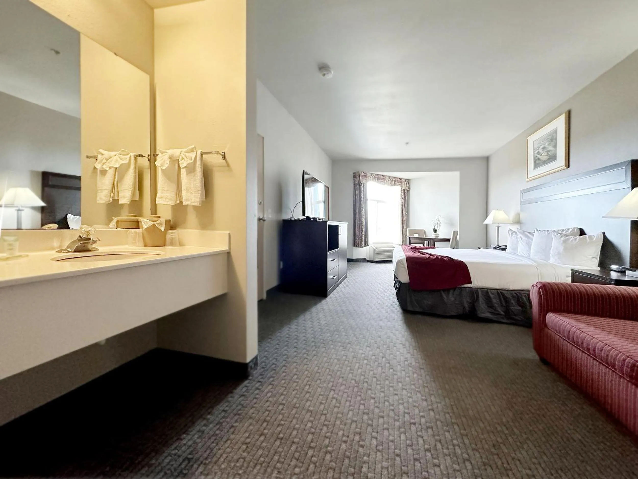 Bed in BayVue Hotel, Resort & Suites