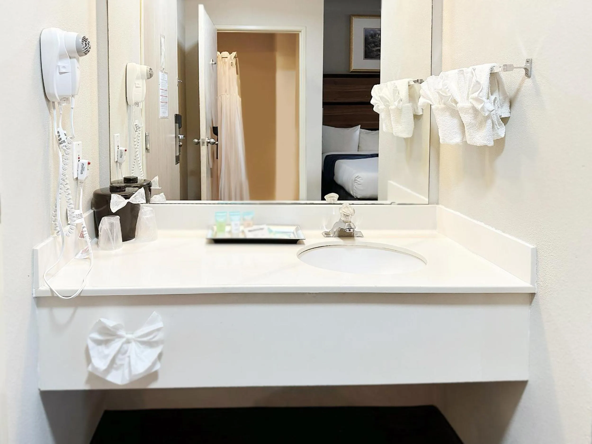 BayVue Hotel, Resort & Suites