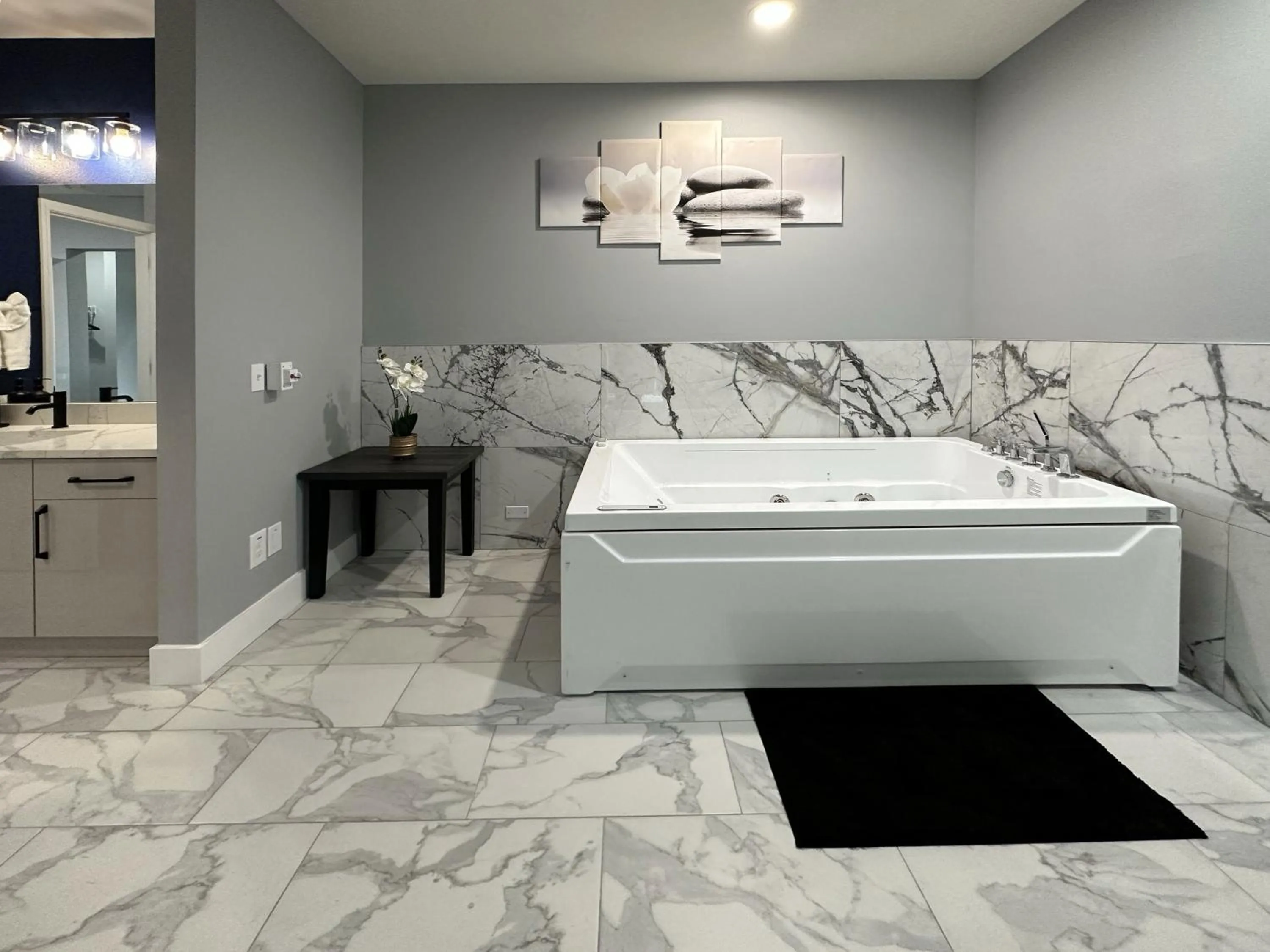 Hot Tub in BayVue Hotel, Resort & Suites