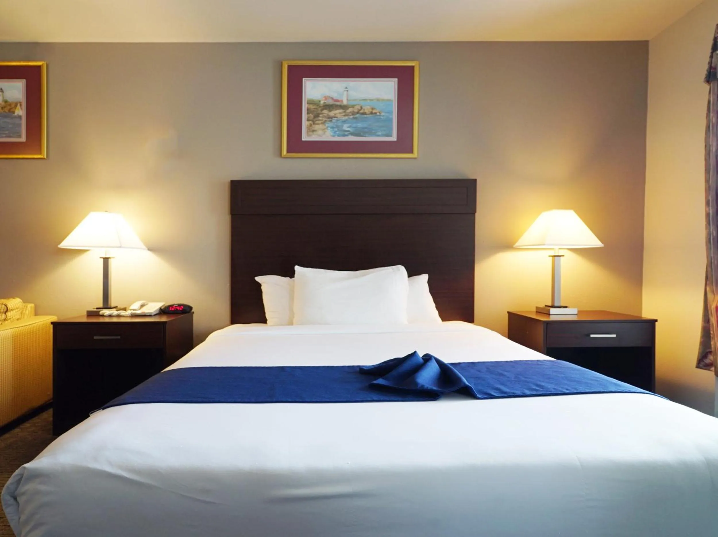 Bed in BayVue Hotel, Resort & Suites