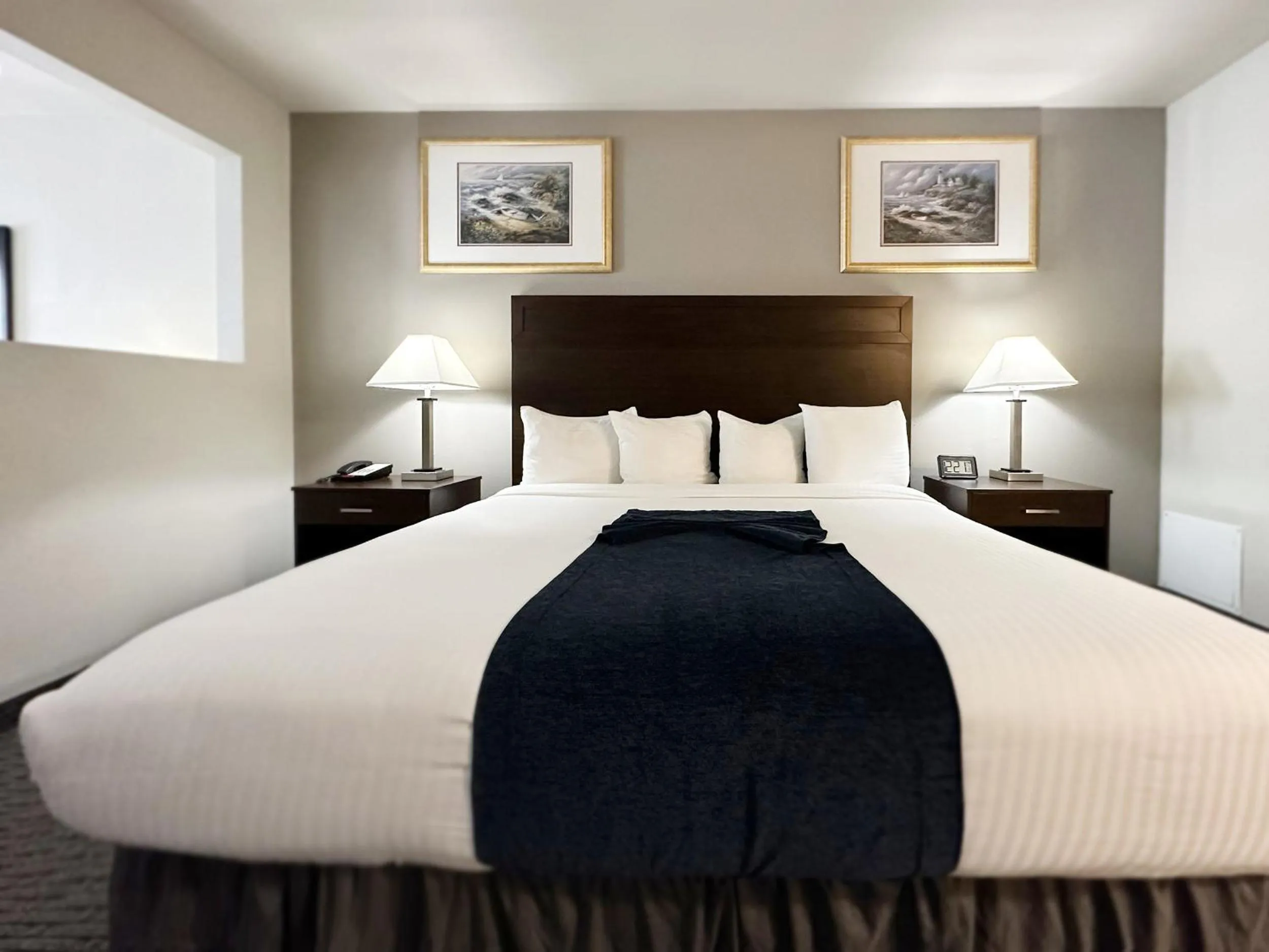 Bed in BayVue Hotel, Resort & Suites