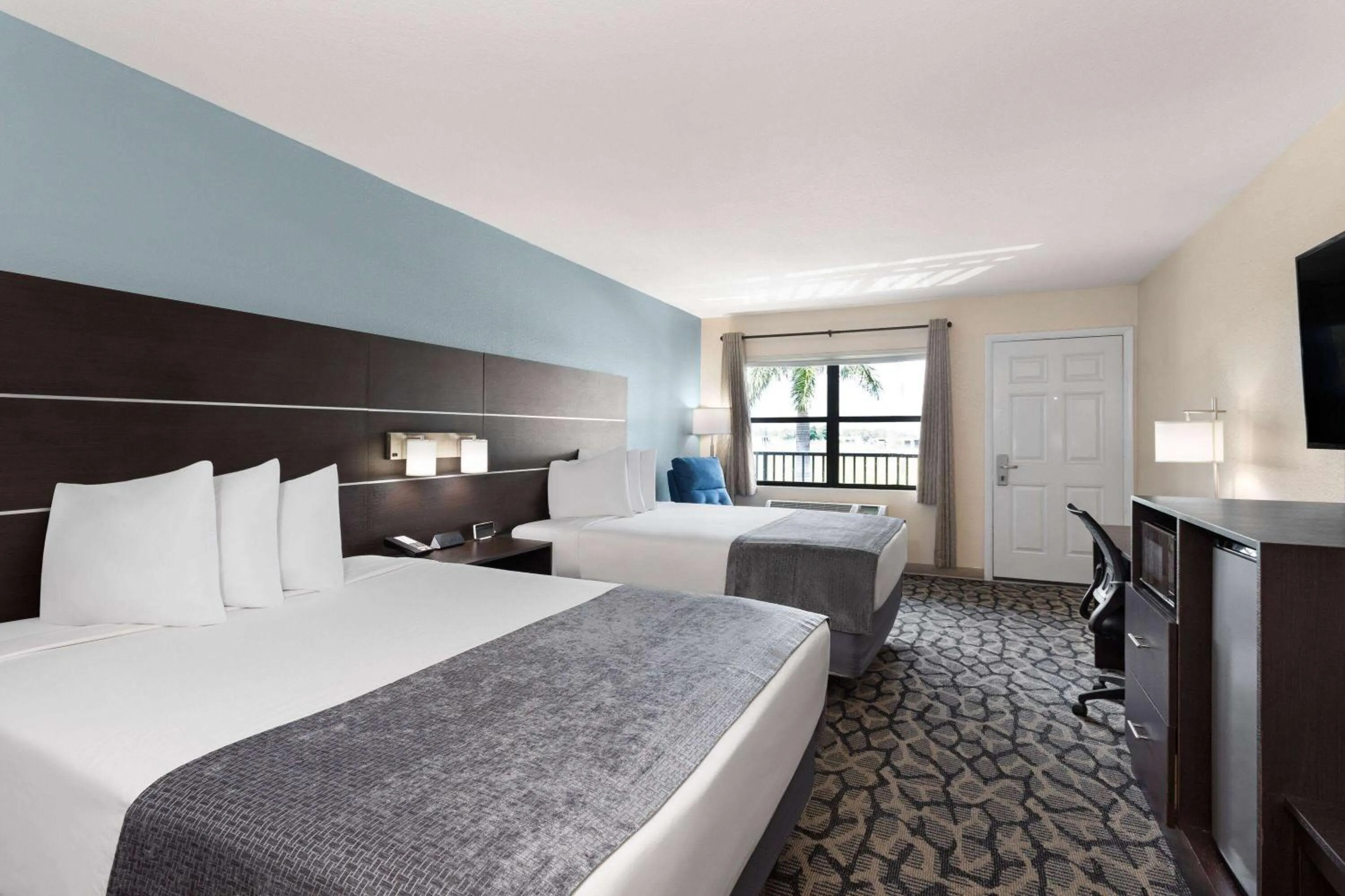 Photo of the whole room, Bed in Baymont by Wyndham Punta Gorda/Port Charlotte