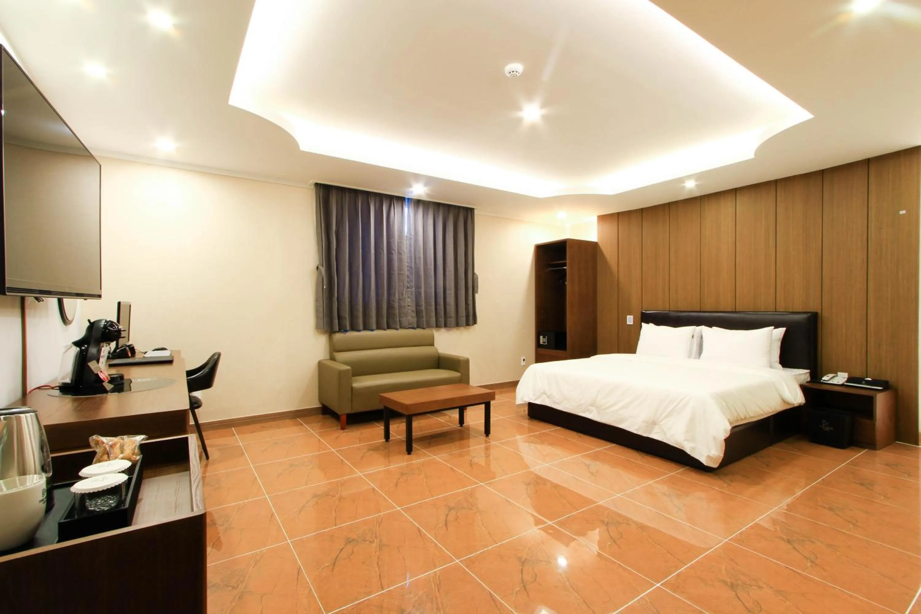 Bed in The King Hotel