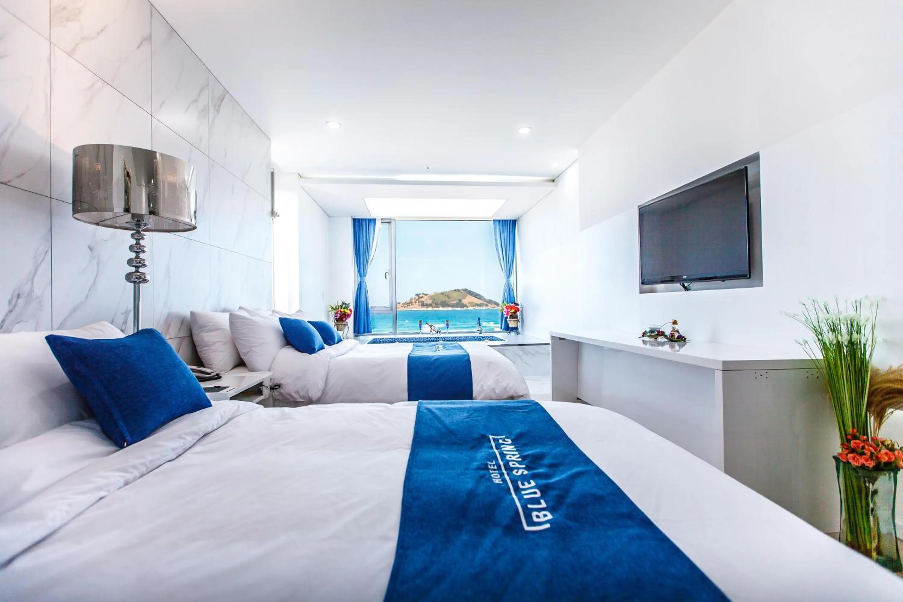 Bed in Blue Spring Hotel