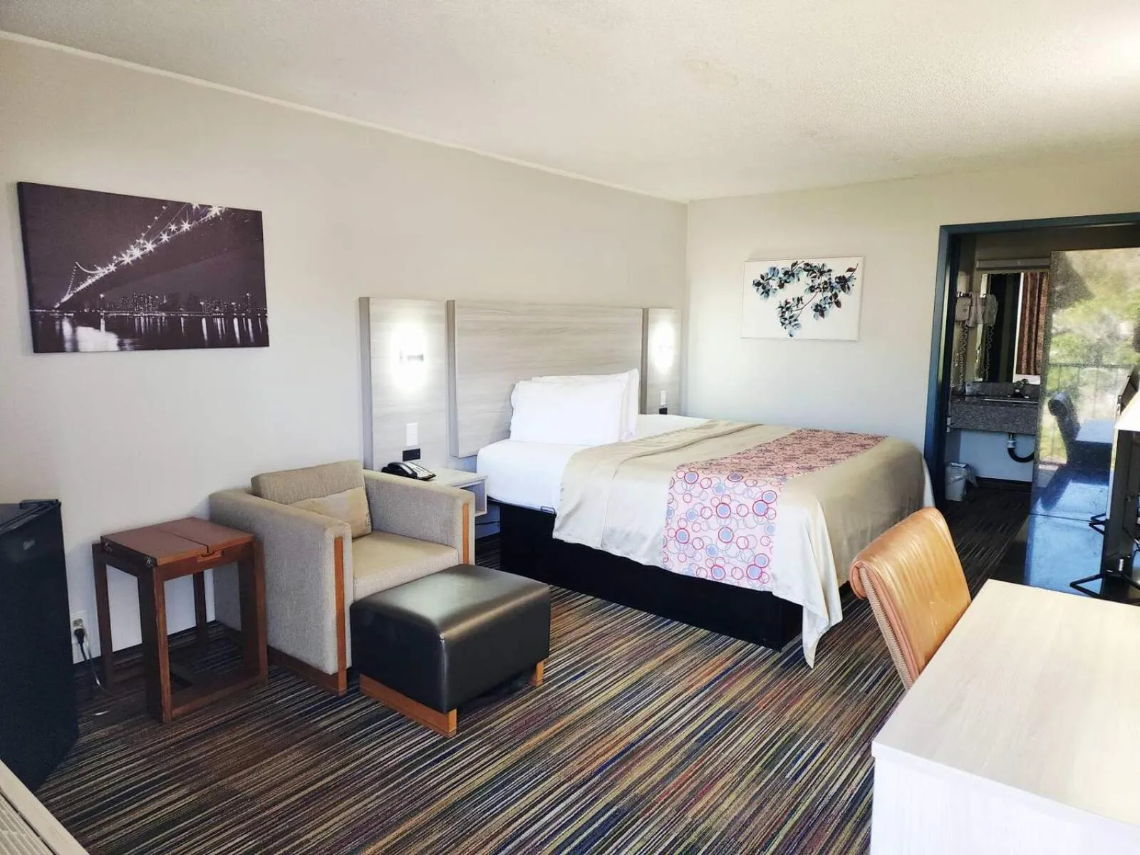 Game Room, Bed in Discovery Inn Lafayette