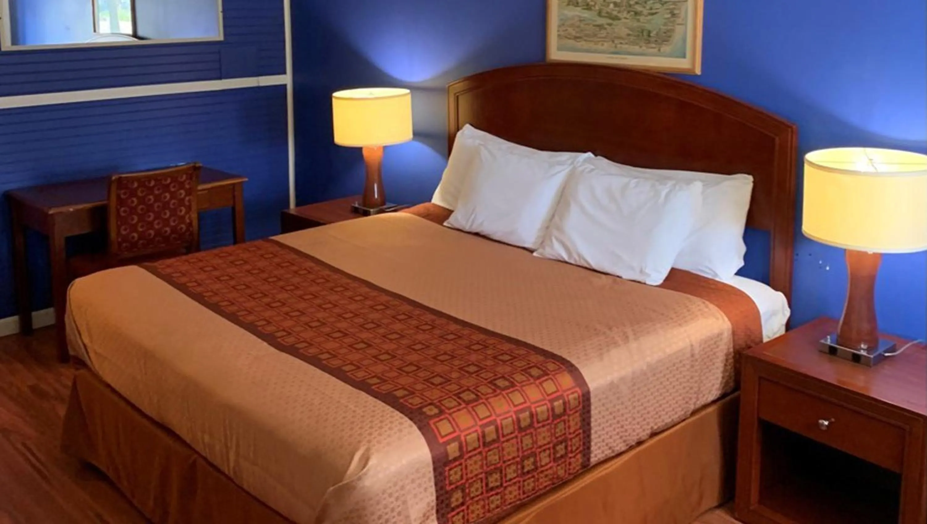 Bedroom, Bed in Hampton Motor Inn