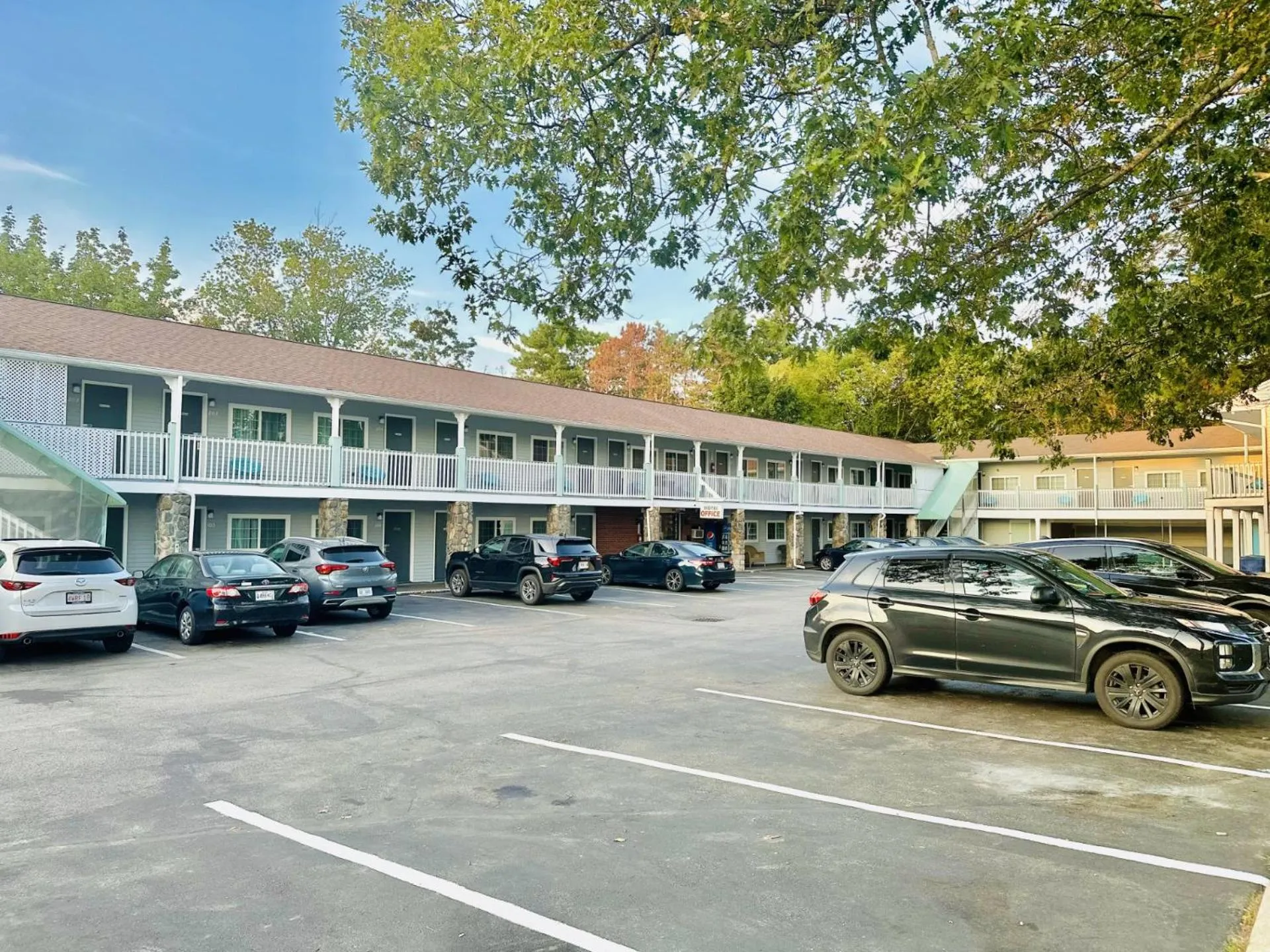 Property building in Hampton Motor Inn