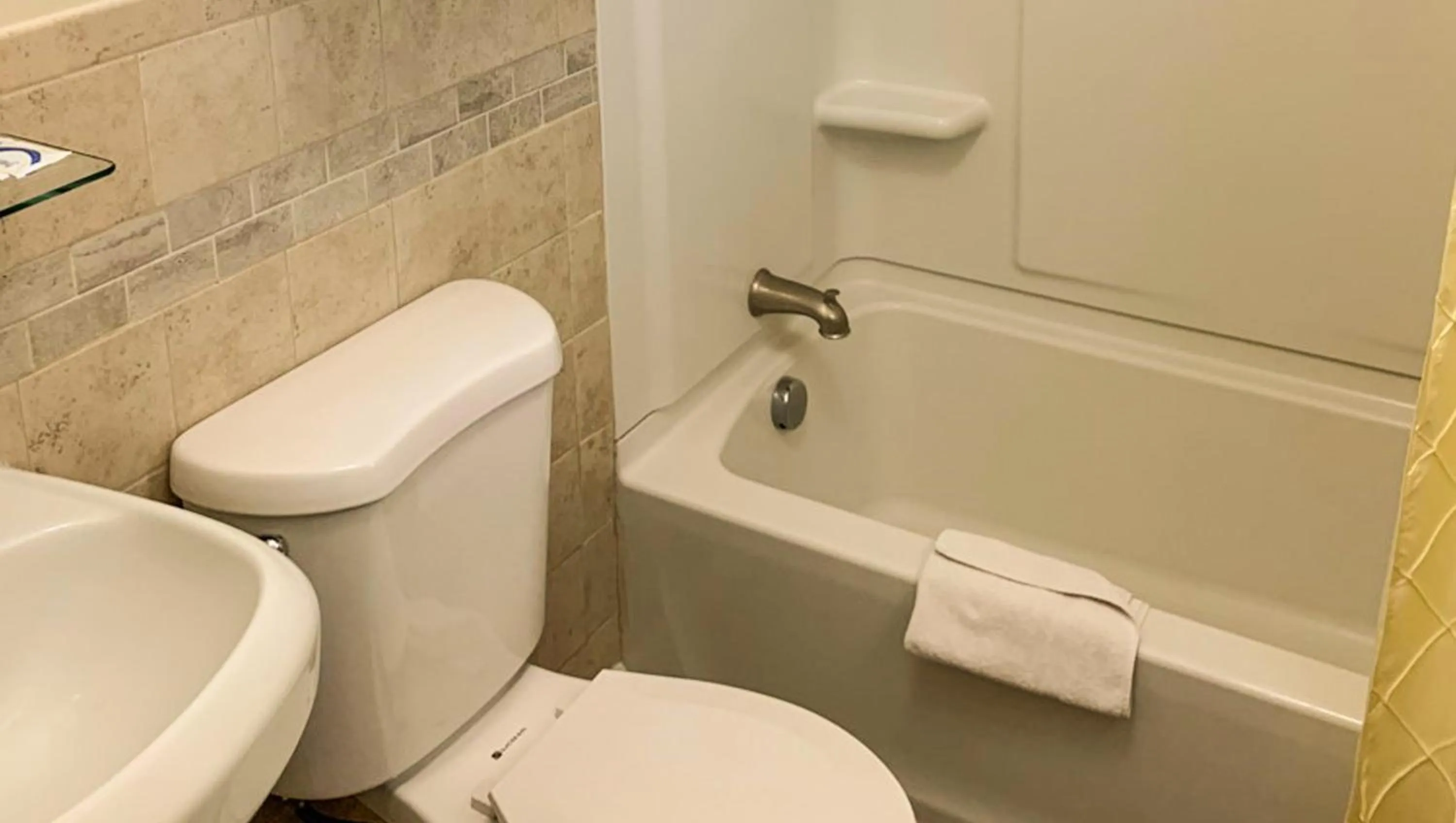 Bathroom in Hampton Motor Inn