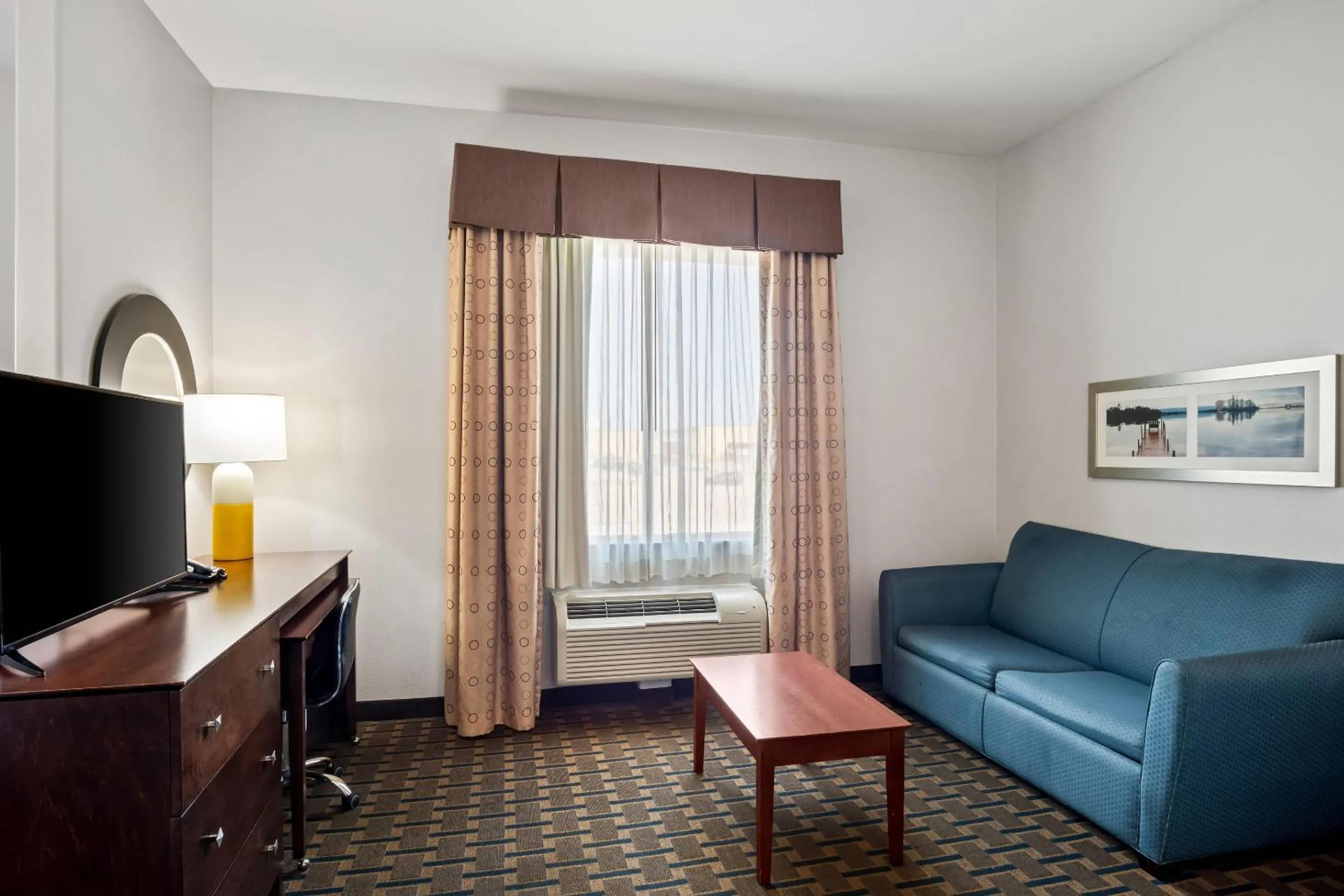 Bedroom in Comfort Suites Waxahachie - Dallas