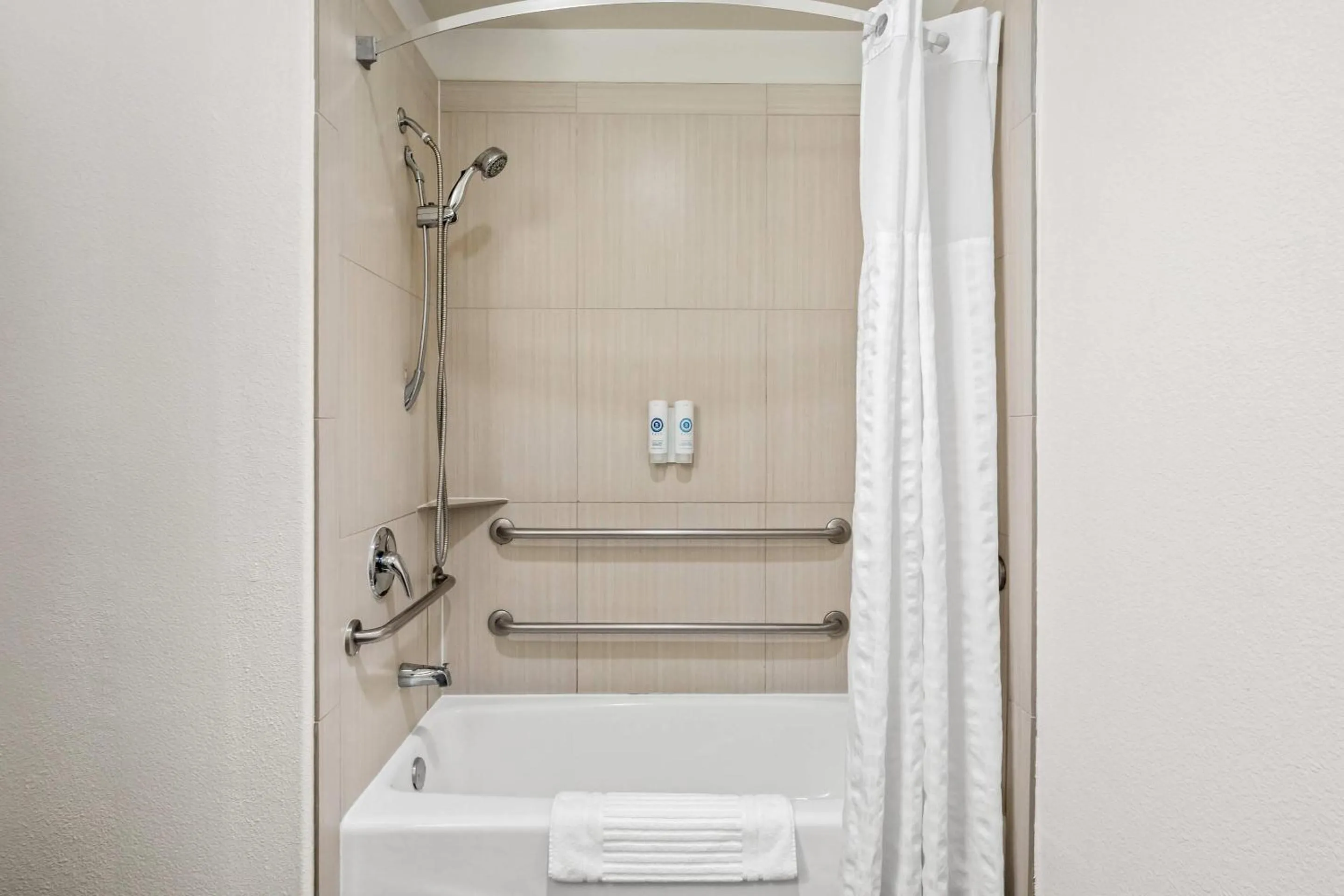 Bedroom in Comfort Suites Waxahachie - Dallas