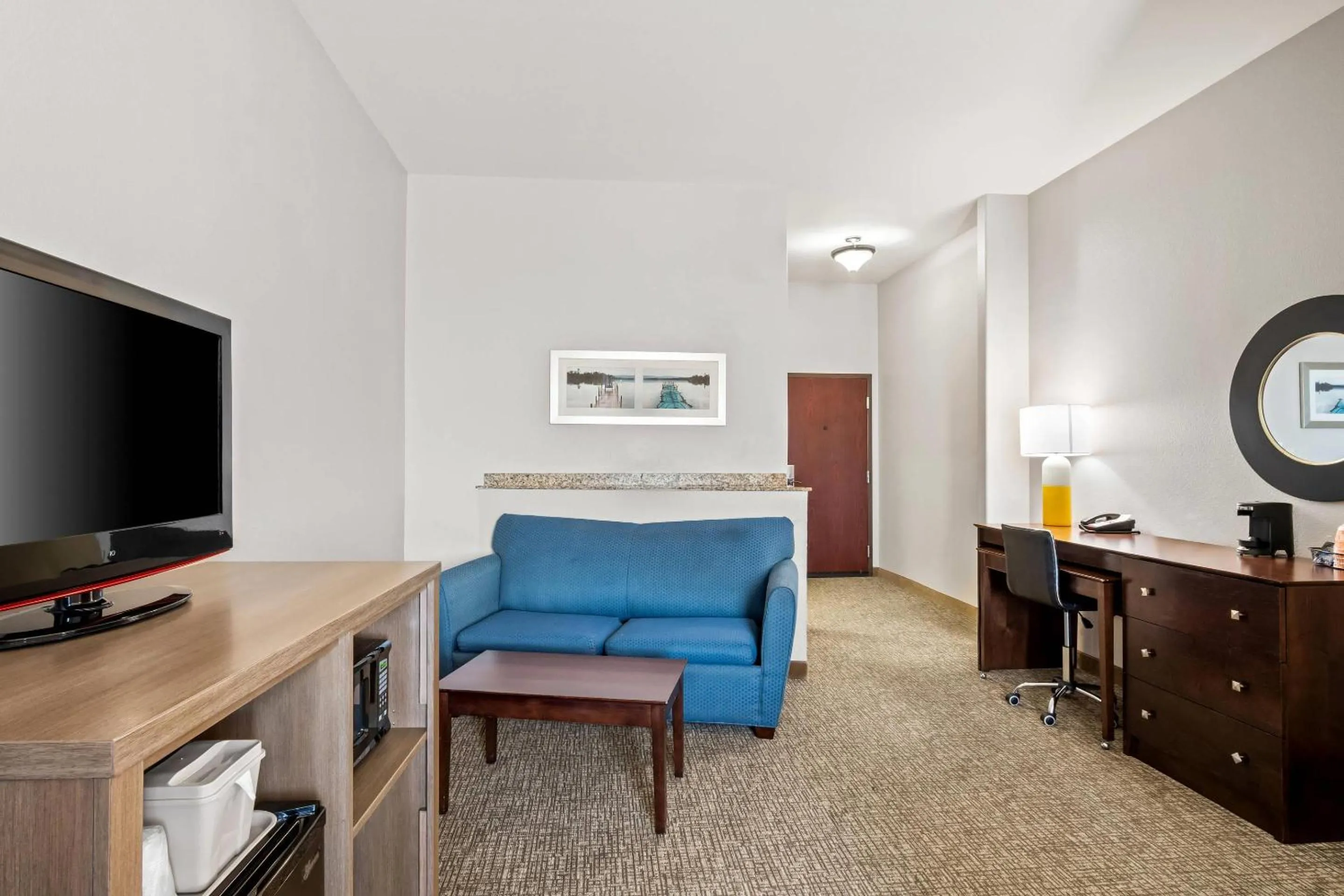 Bedroom in Comfort Suites Waxahachie - Dallas