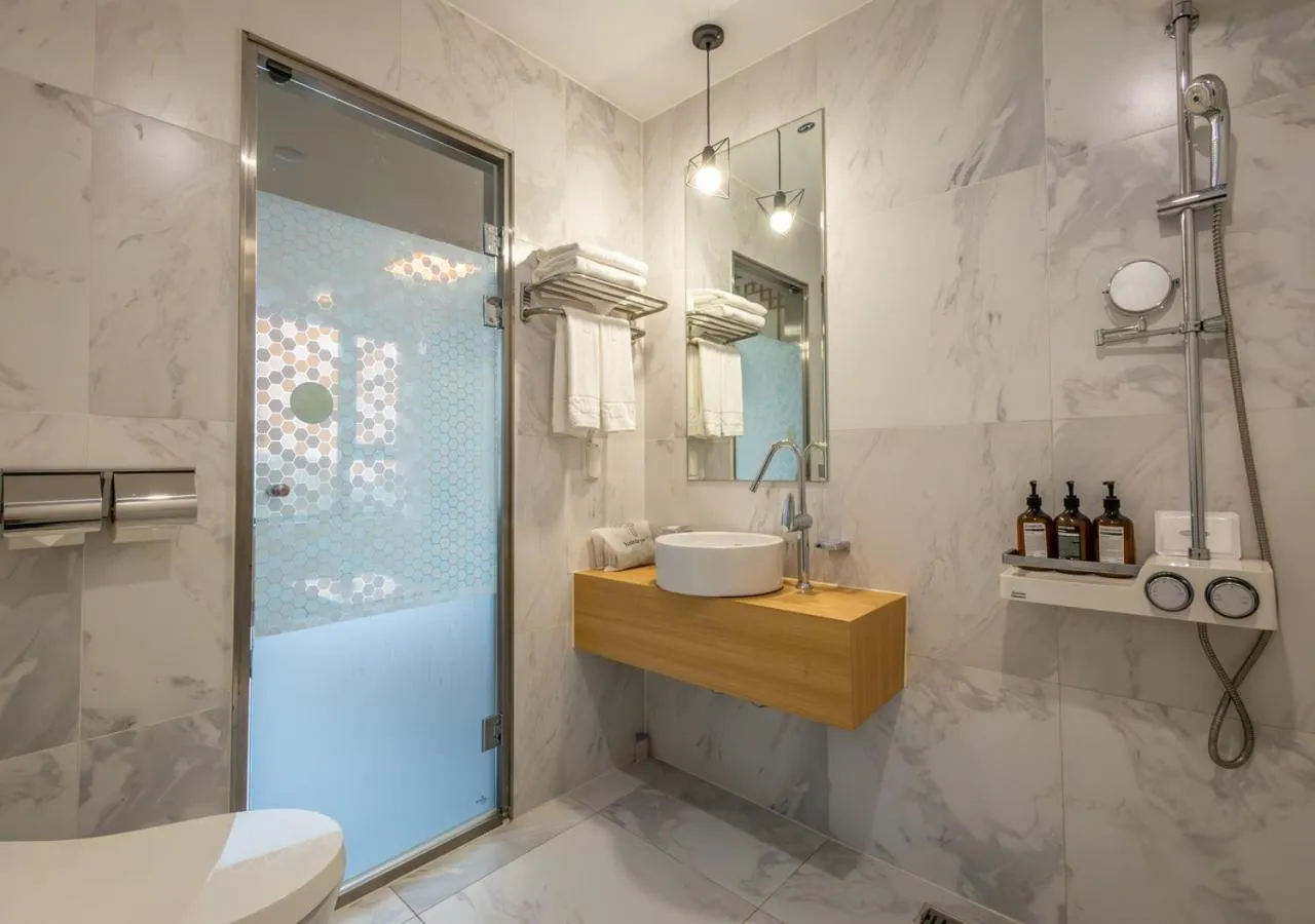 Toilet in JK Blossom Hotel