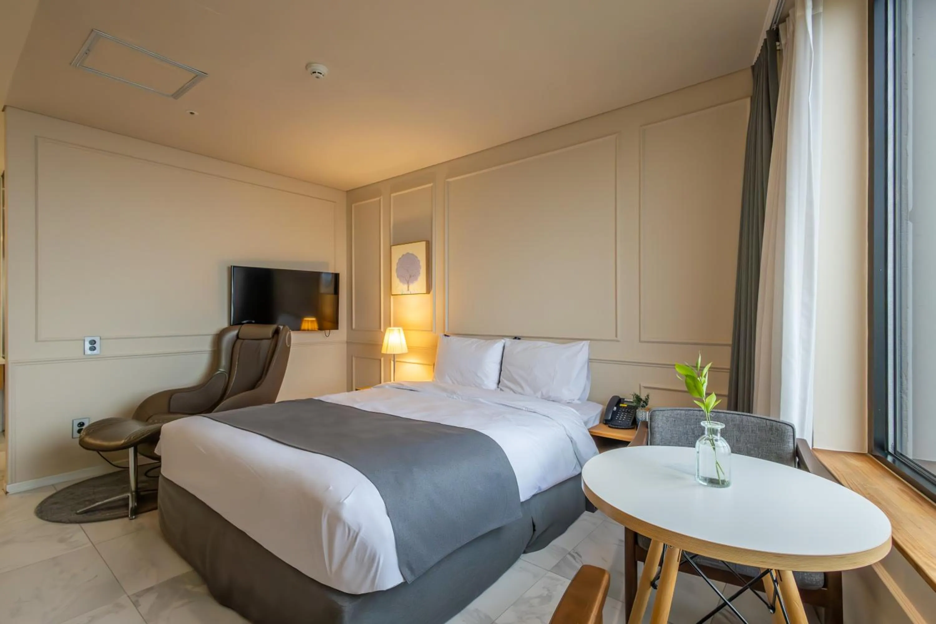 Bedroom, Bed in JK Blossom Hotel