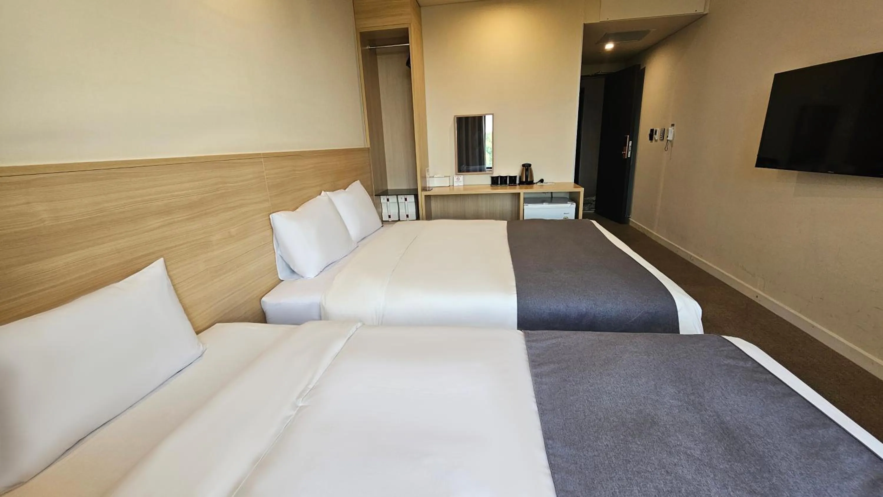 Bedroom, Bed in JK Blossom Hotel