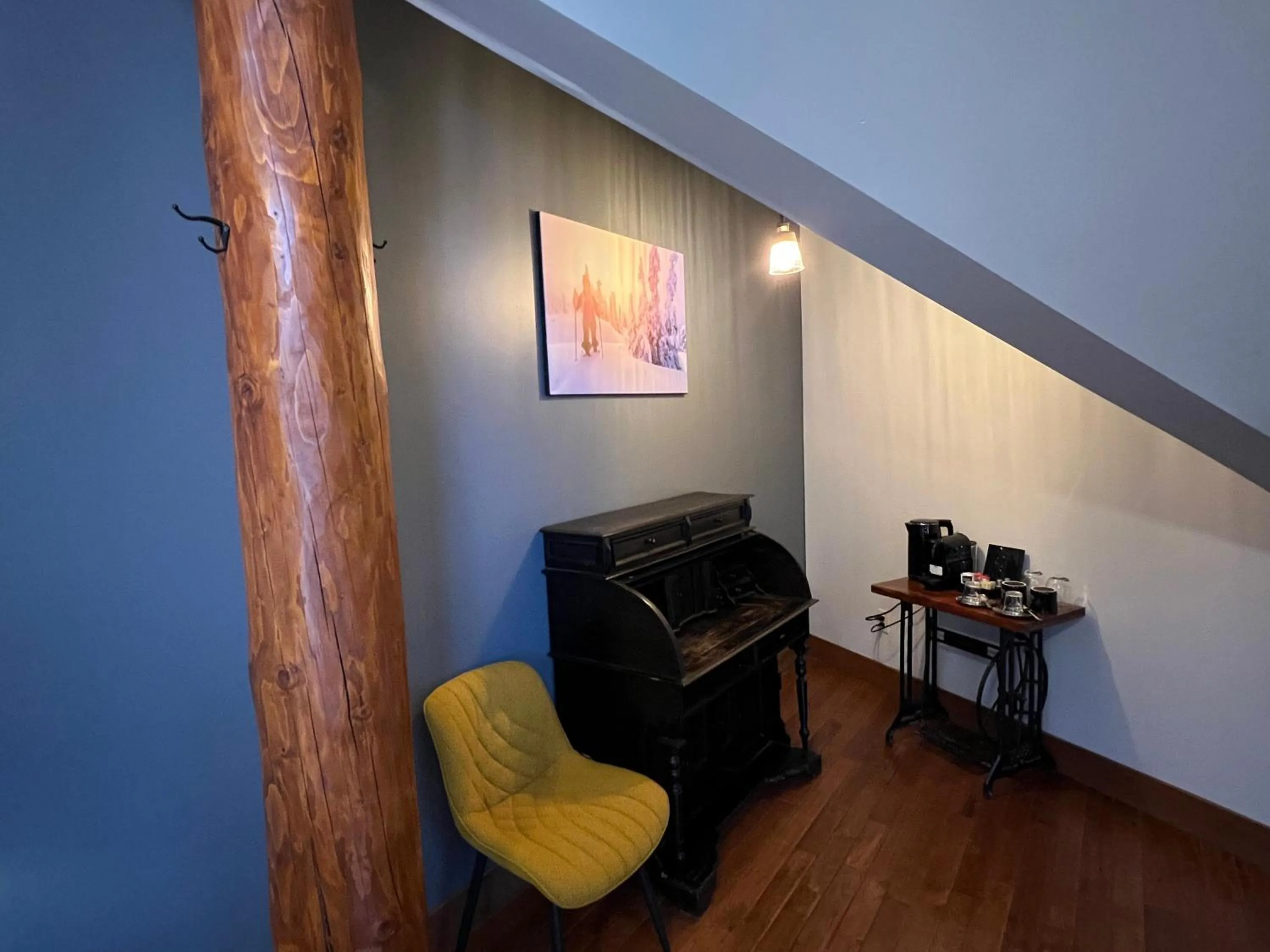 Seating area in Winston Lodge