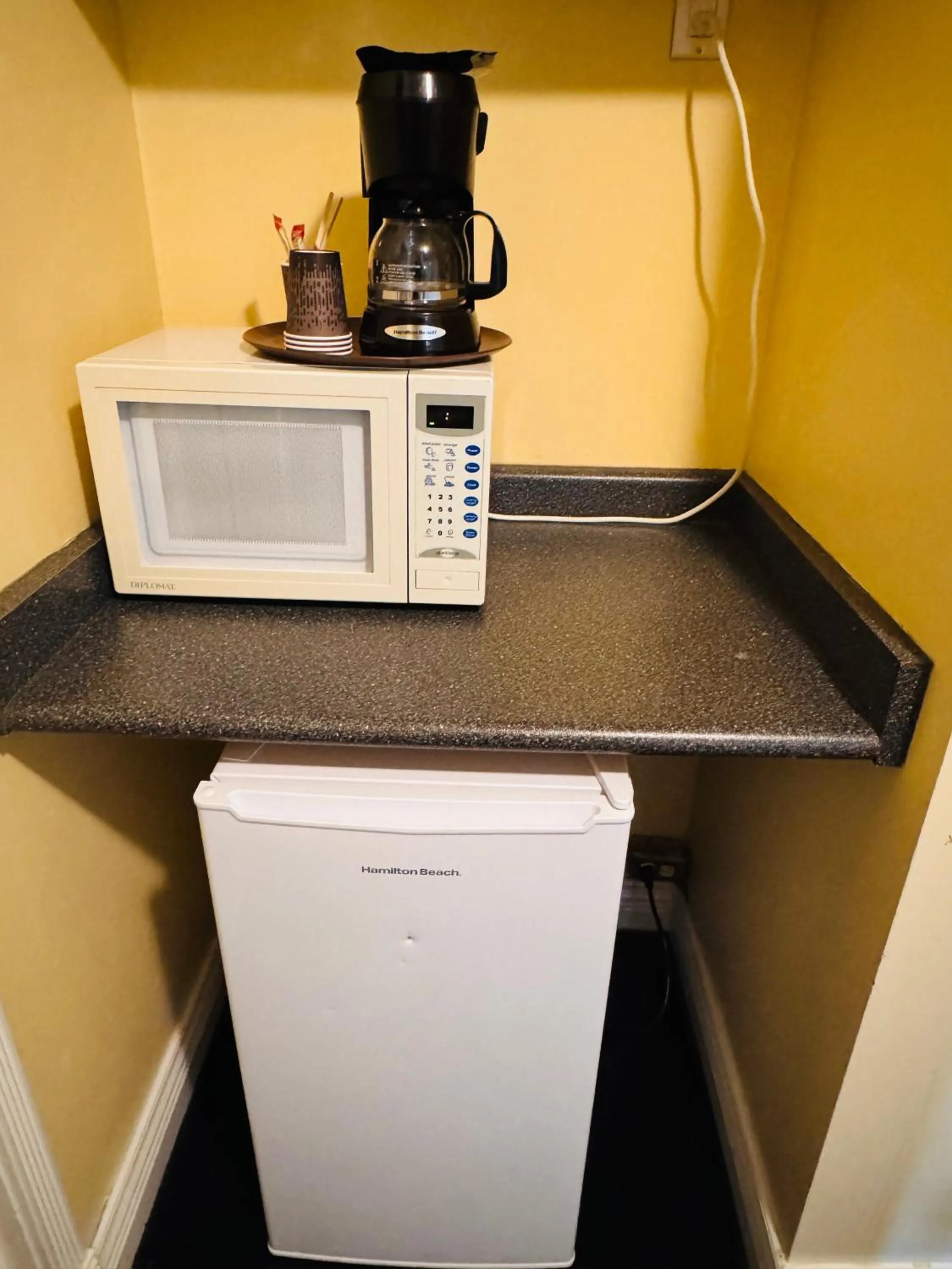 Coffee/tea facilities in Island Travel Inn