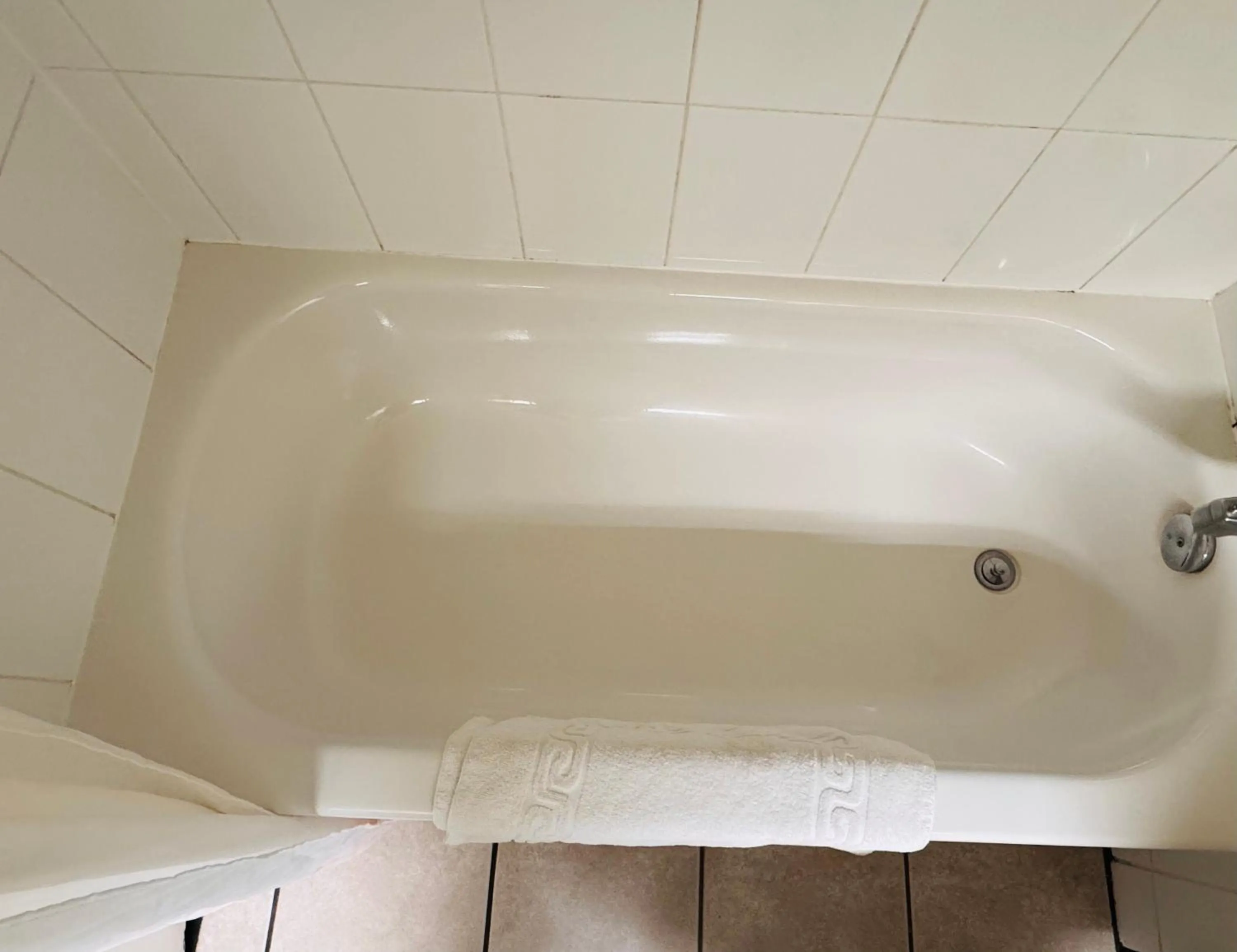 Bath in Island Travel Inn