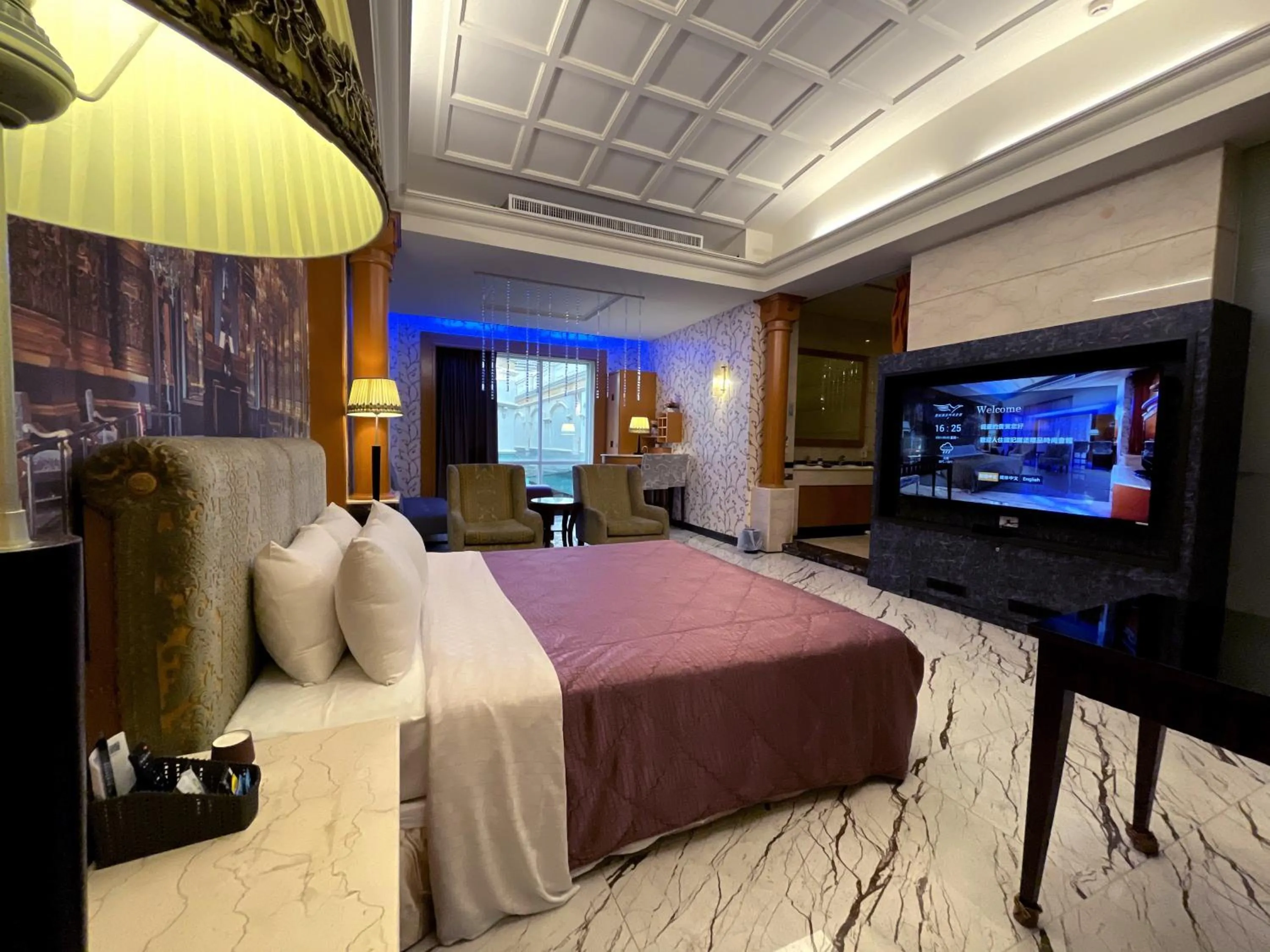 Photo of the whole room, Bed in 國妃鷹堡時尚健康館King & Princess Motel