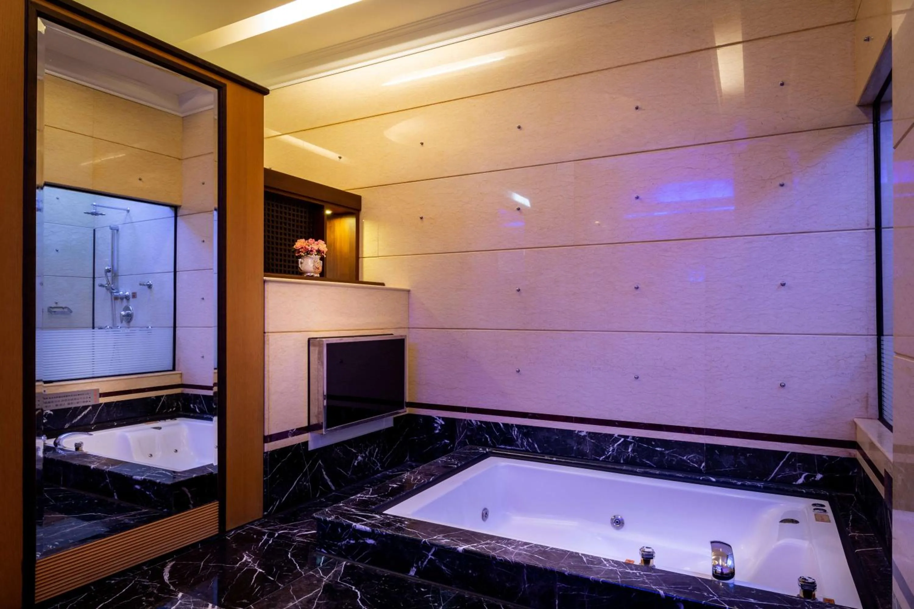 Bathroom in 國妃鷹堡時尚健康館King & Princess Motel