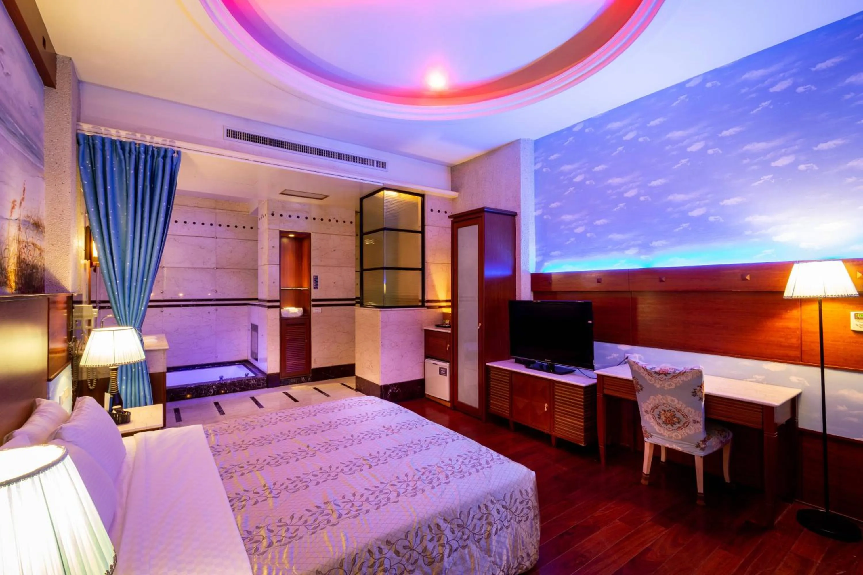 Photo of the whole room, Bed in 國妃鷹堡時尚健康館King & Princess Motel