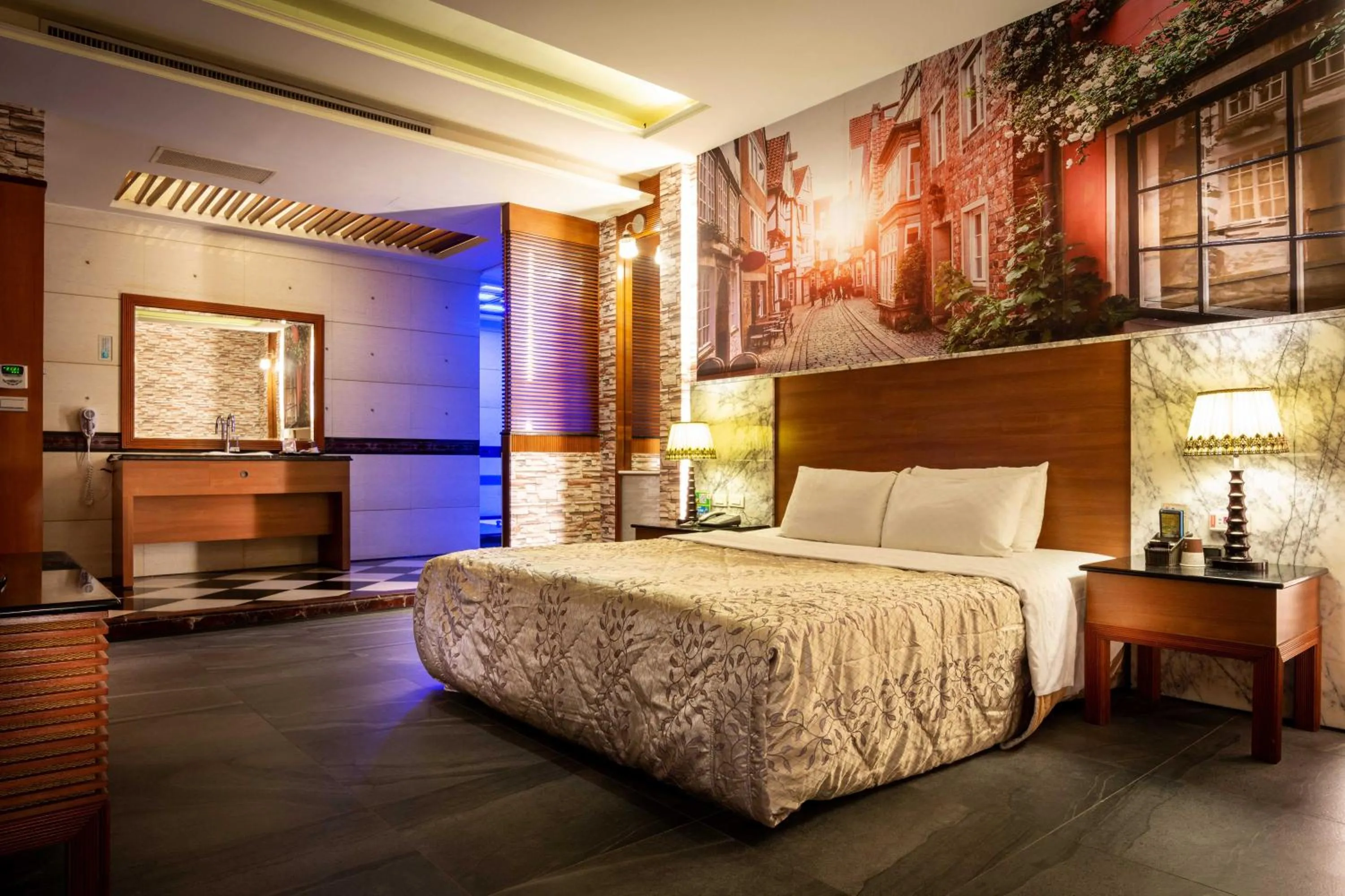 Photo of the whole room, Bed in 國妃鷹堡時尚健康館King & Princess Motel