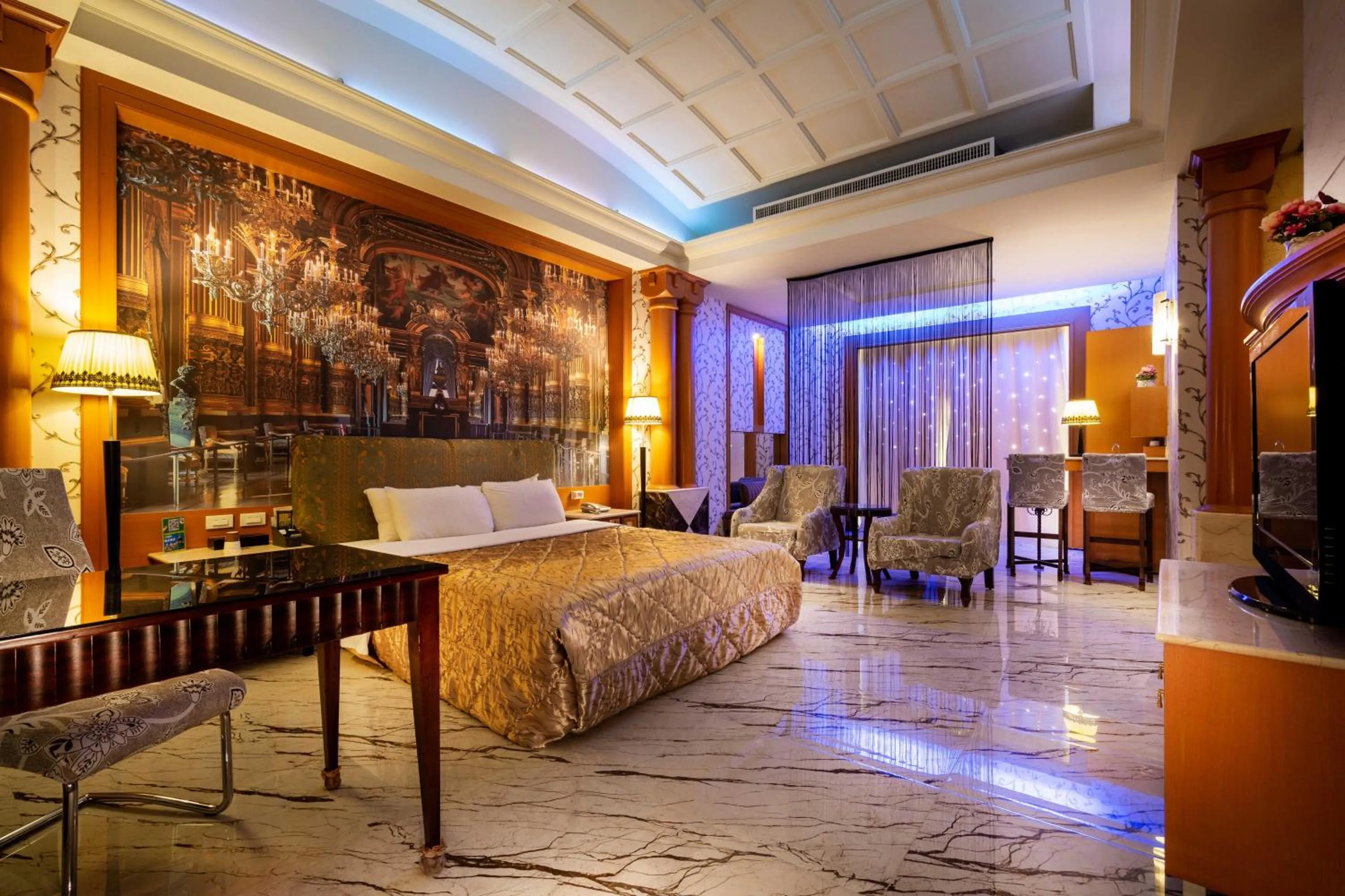 Photo of the whole room, Bed in 國妃鷹堡時尚健康館King & Princess Motel