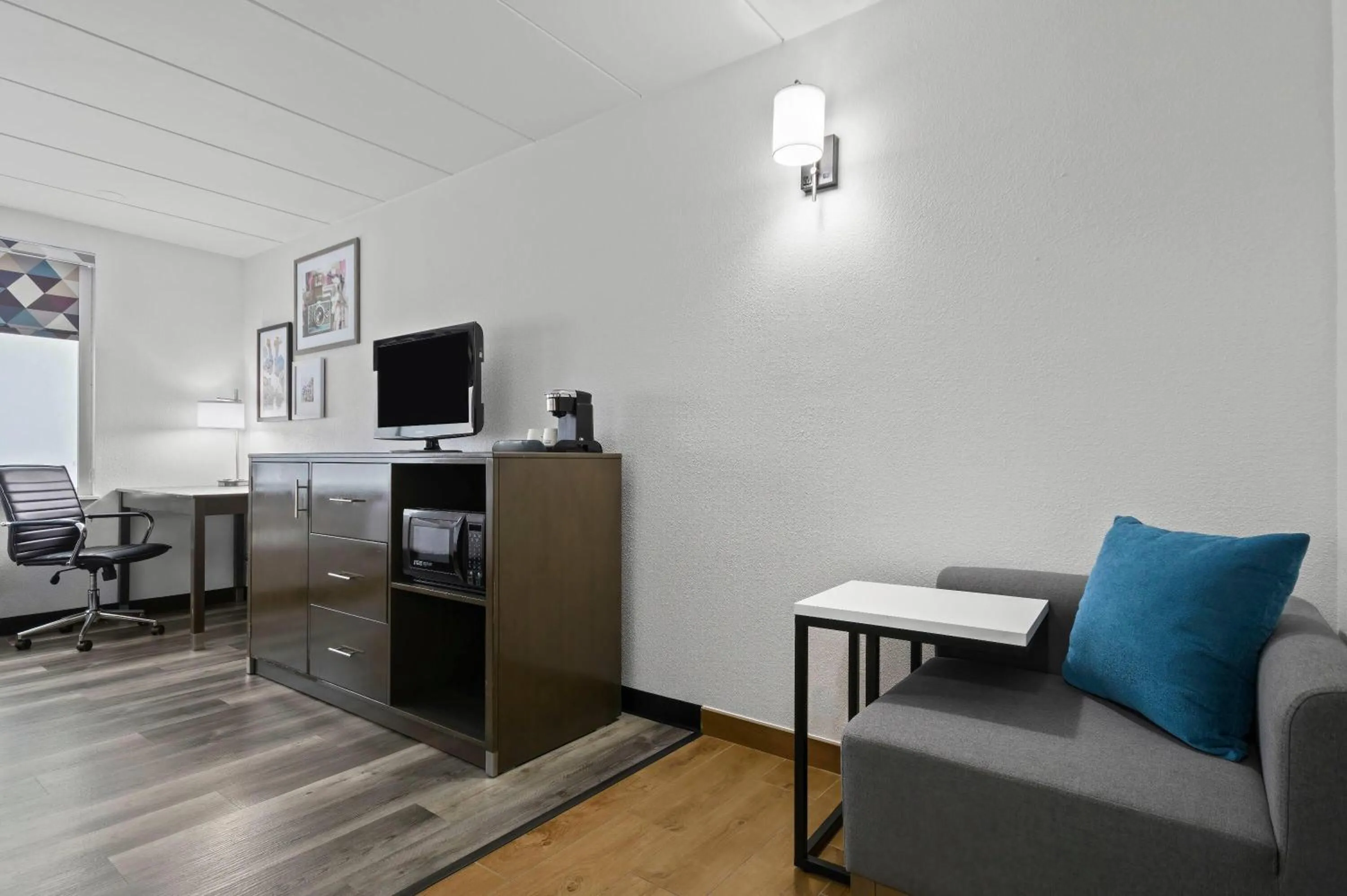 Bed in La Quinta by Wyndham Sturbridge