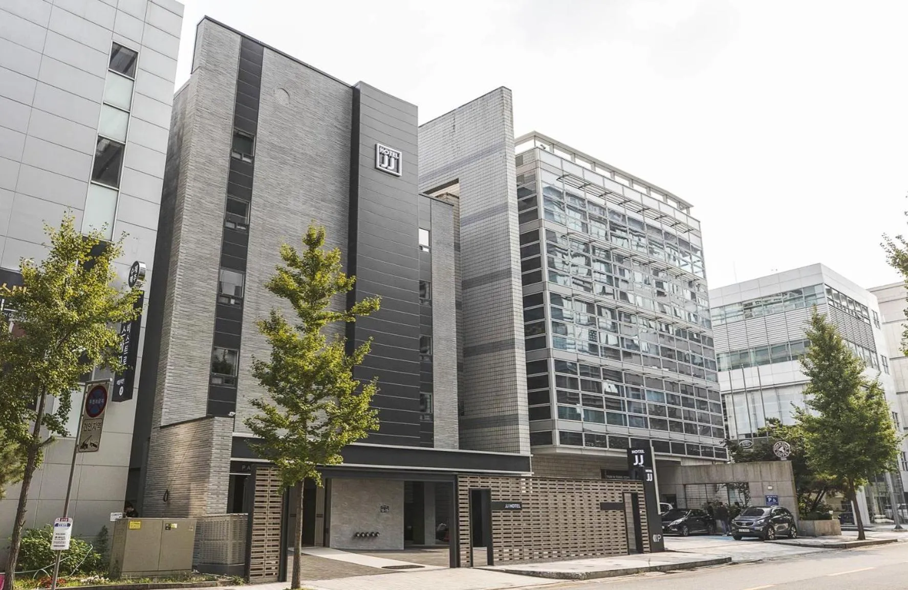 Property building in JJ Hotel