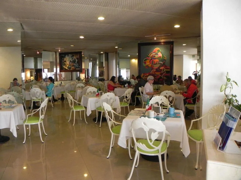 Restaurant/places to eat in Hotel Laffayette Ejecutivo