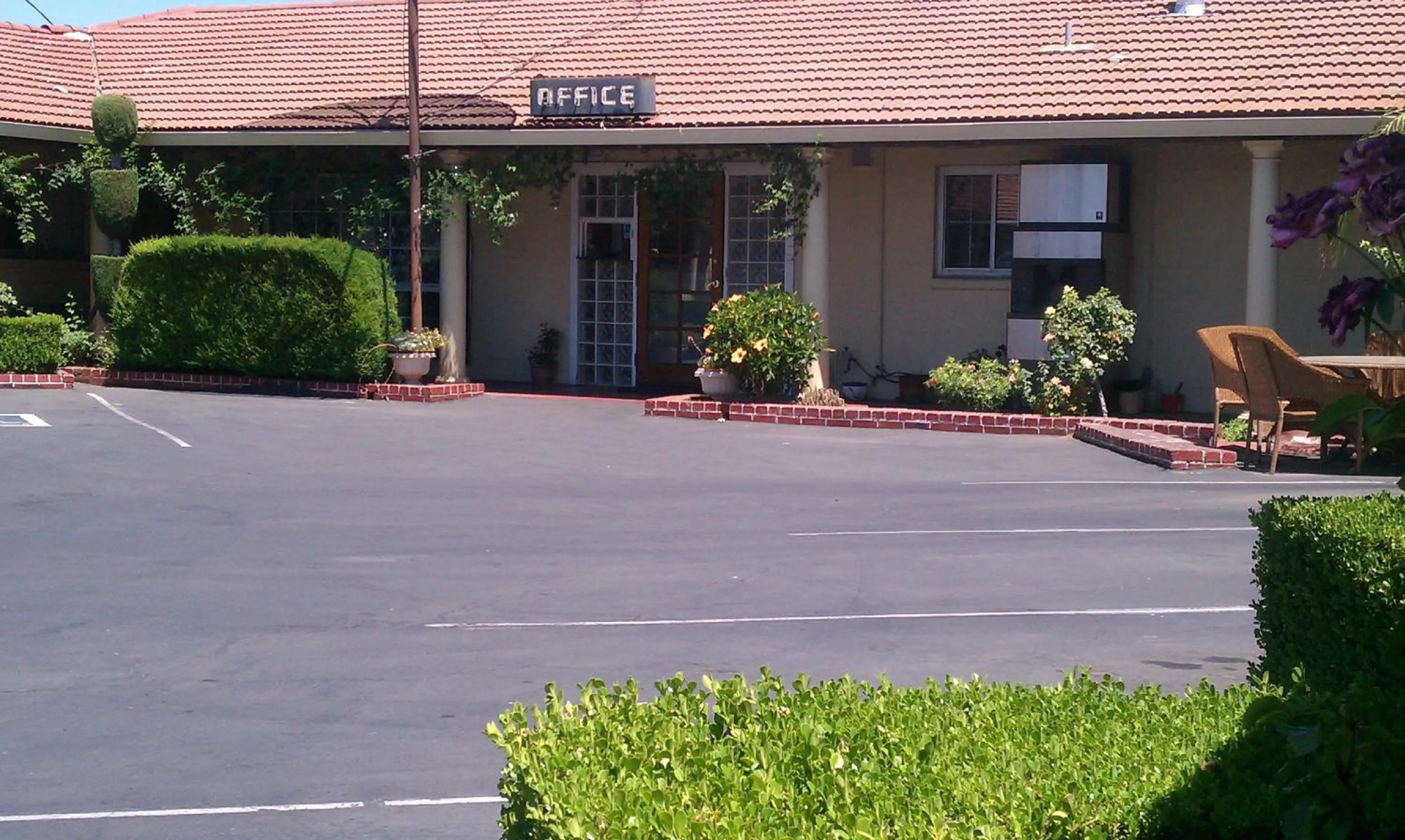 Facade/entrance in San Joaquin Motel