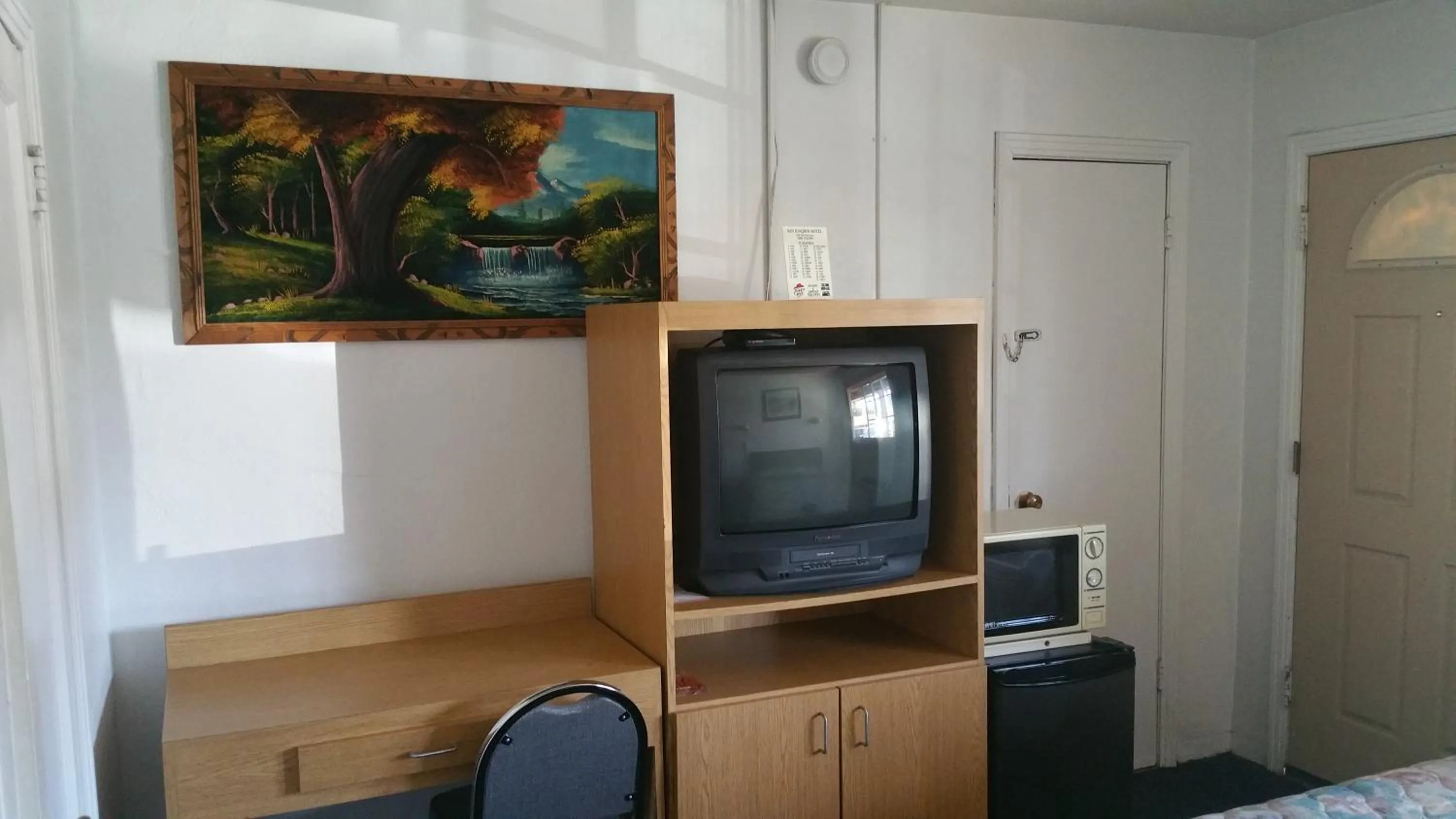 Photo of the whole room in San Joaquin Motel